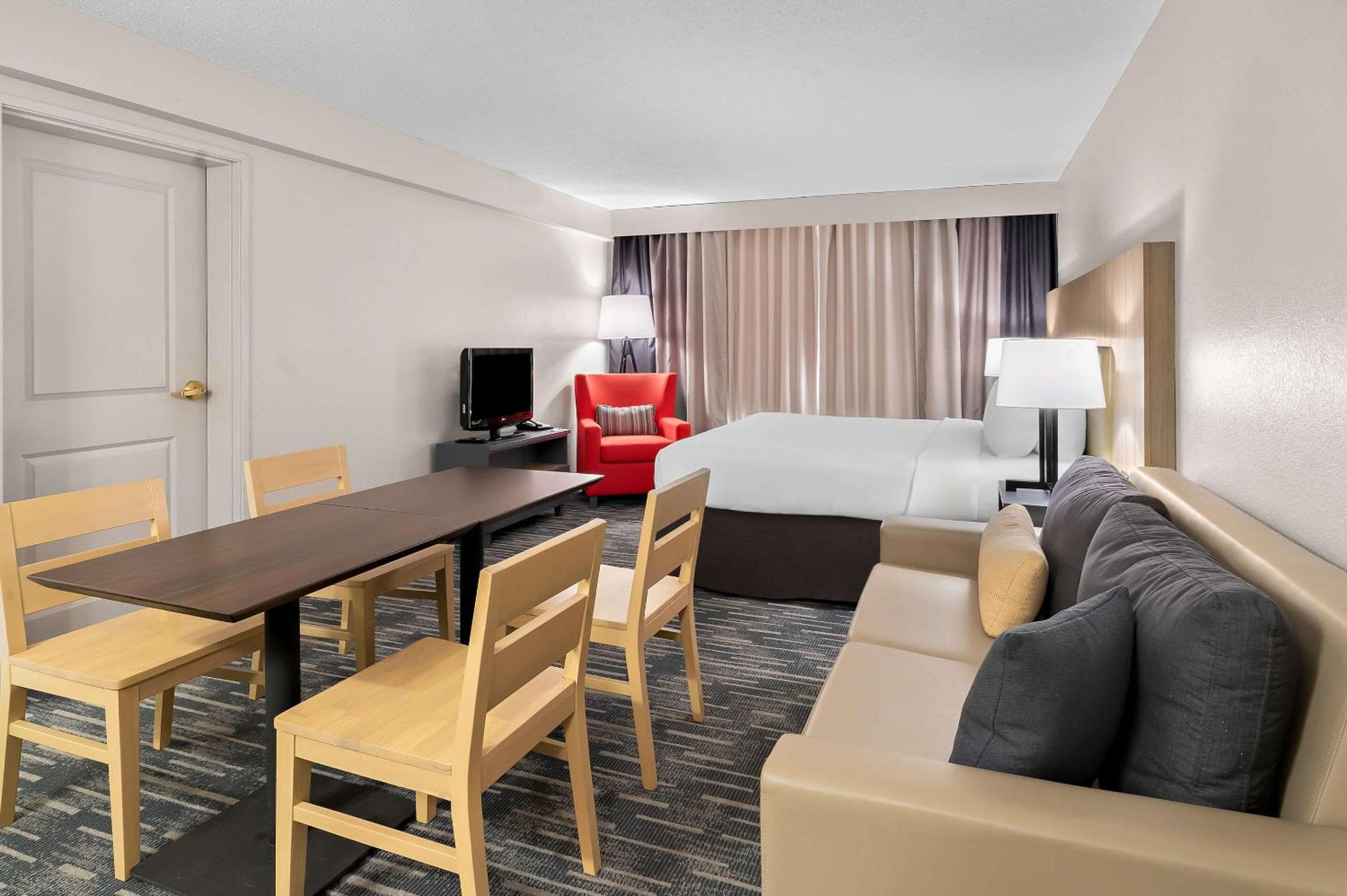 King Suite with Two King Beds and Sofa Bed - Non Smoking - Photo 1