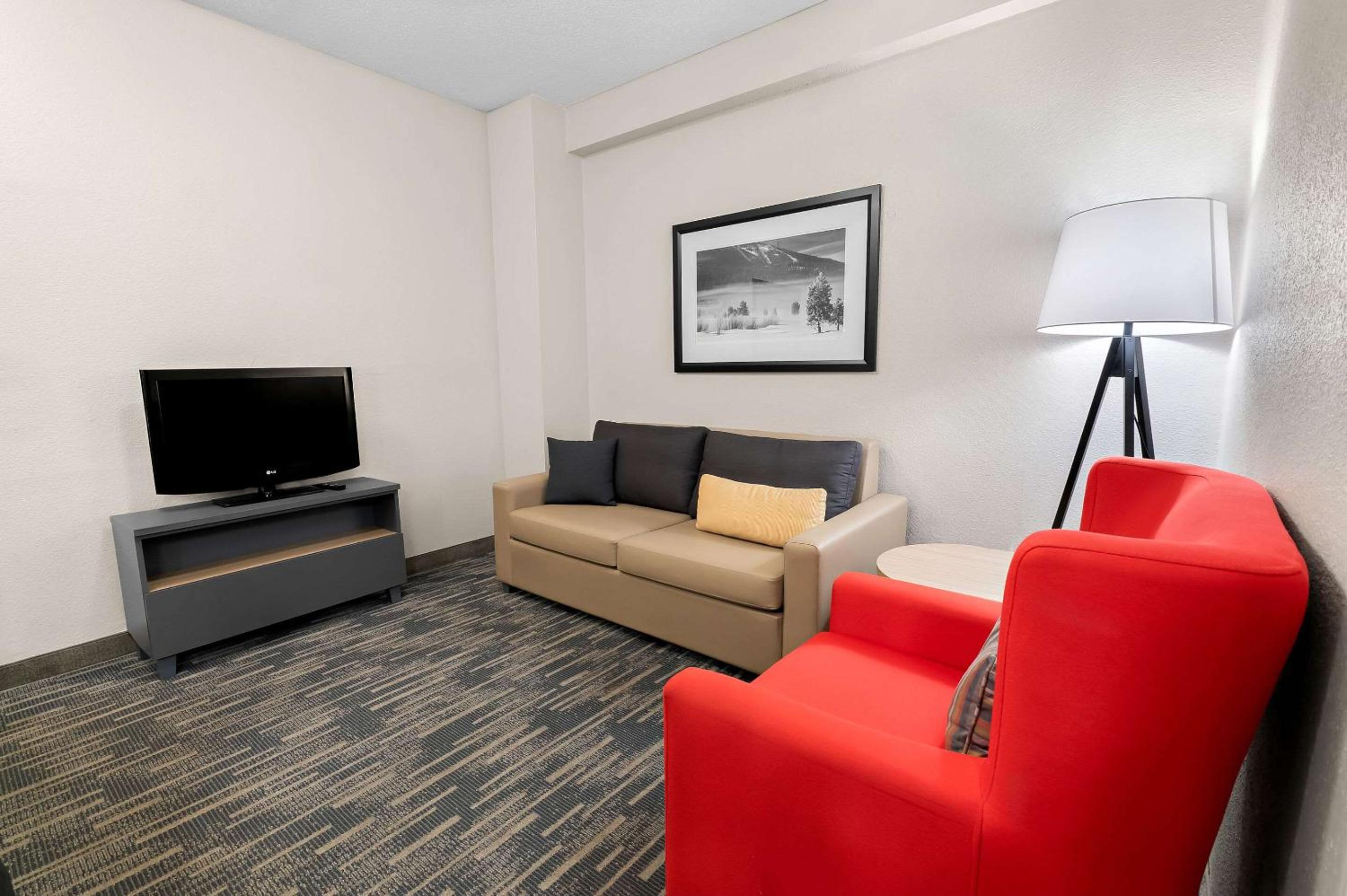 One-Bedroom King Suite - Non-Smoking - Photo 3