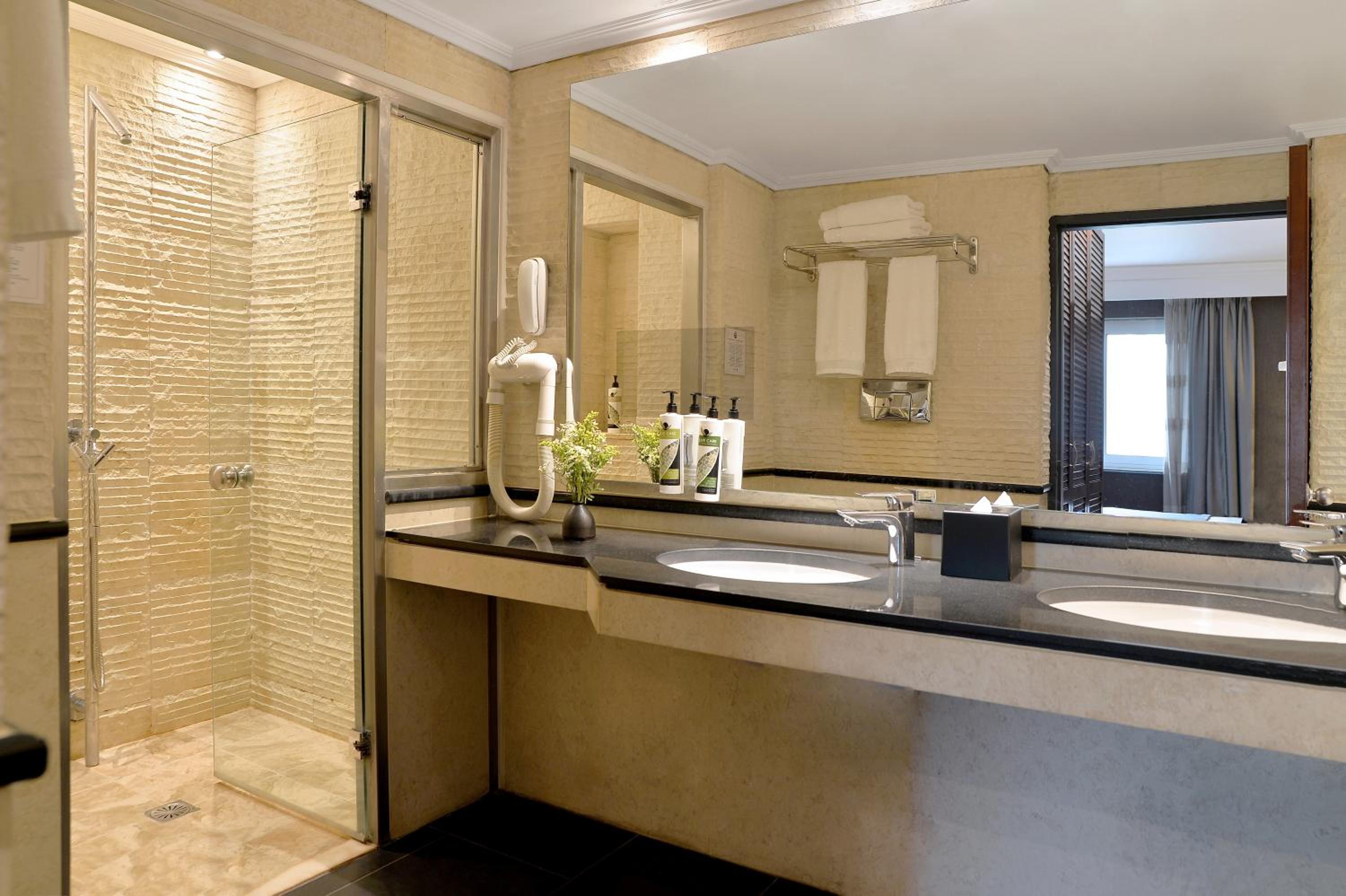 Executive Suite thumbnail 6