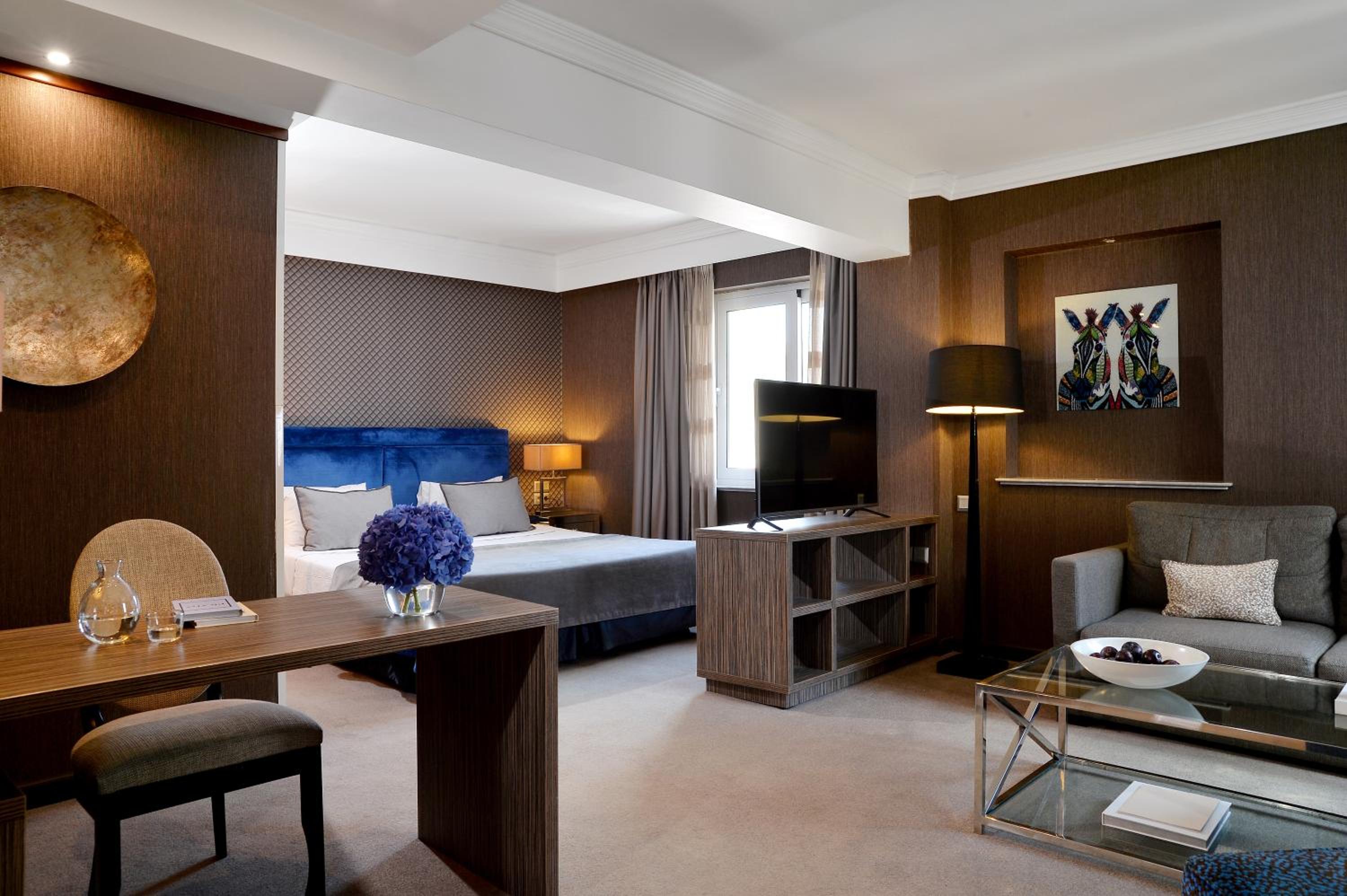 Executive Suite thumbnail 5