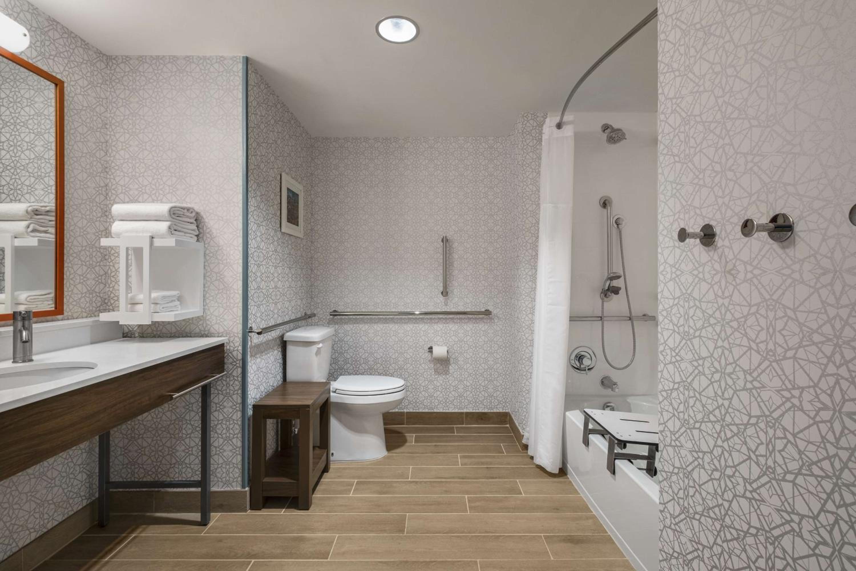 Queen Room with Two Queen Beds and Tub - Mobility and Hearing Access - Photo 4