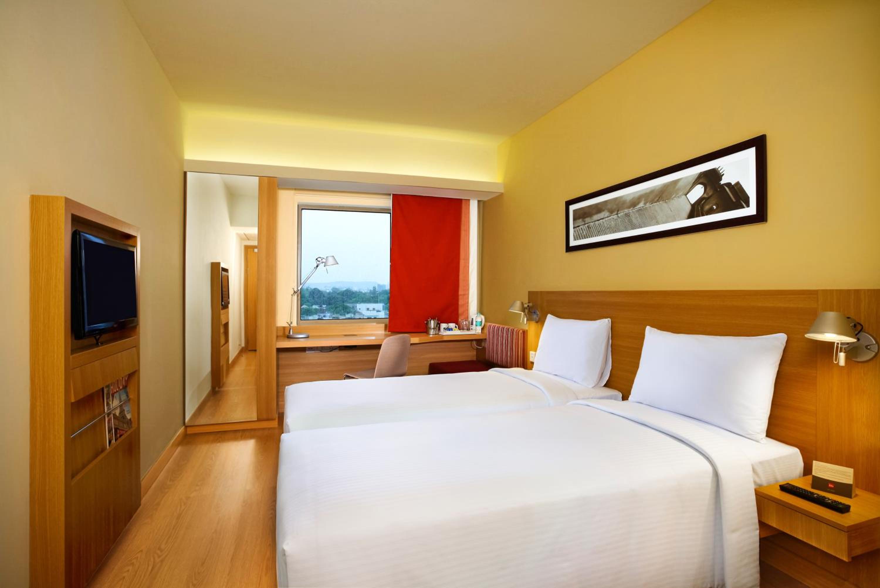 Standard Twin Room - Photo 3
