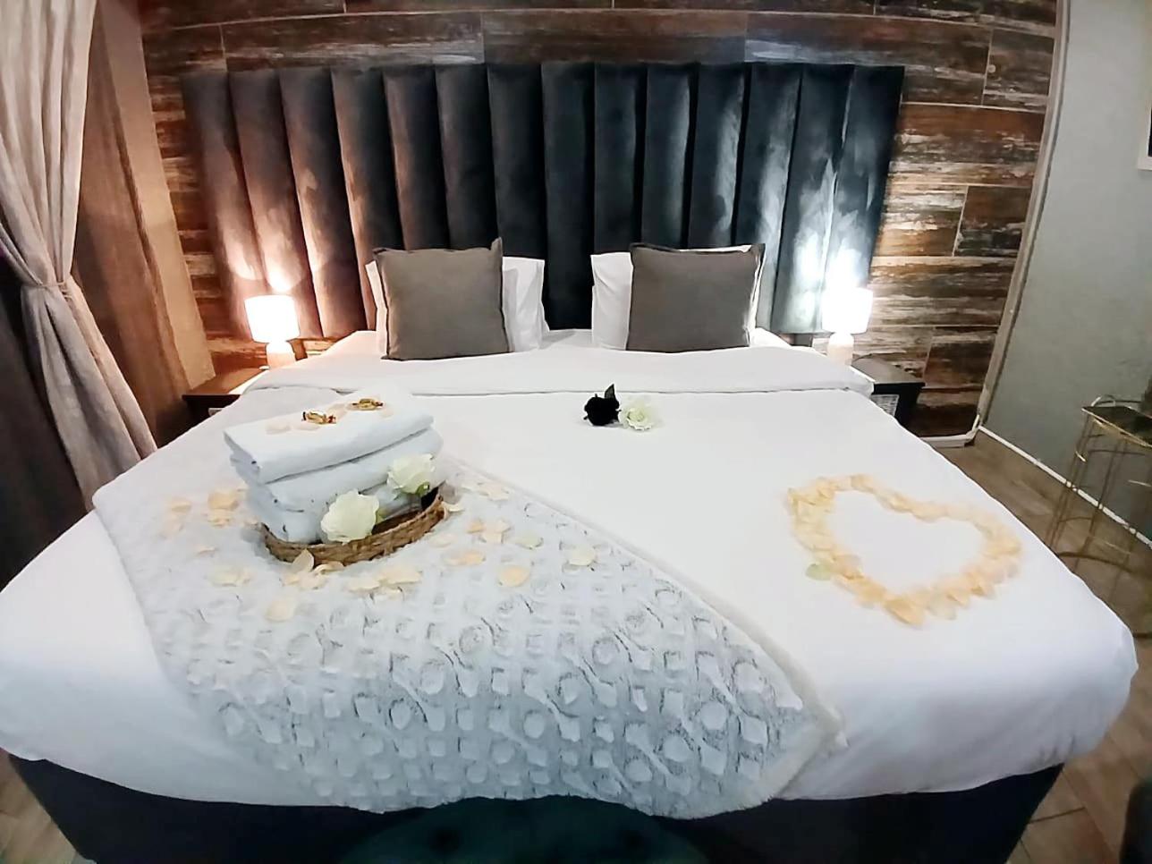 Deluxe Suite - Photo 15