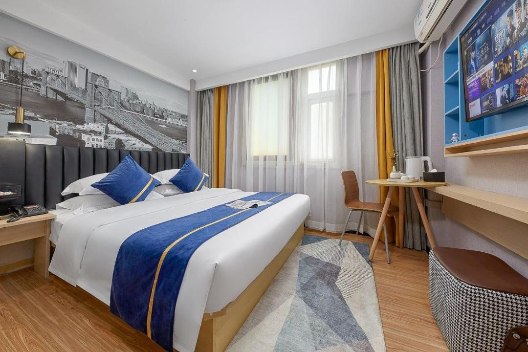 Deluxe Queen Room