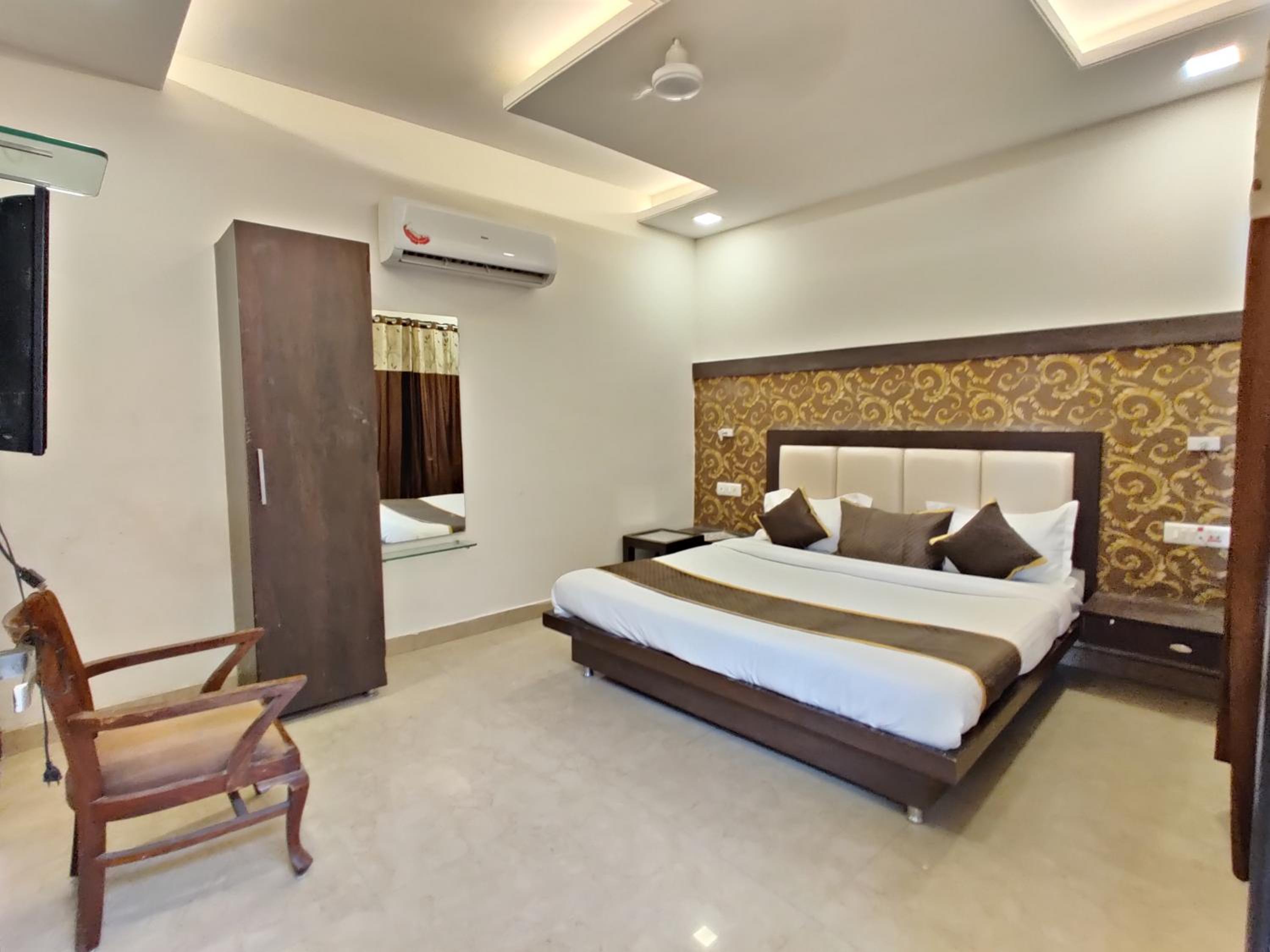 Superior King Room