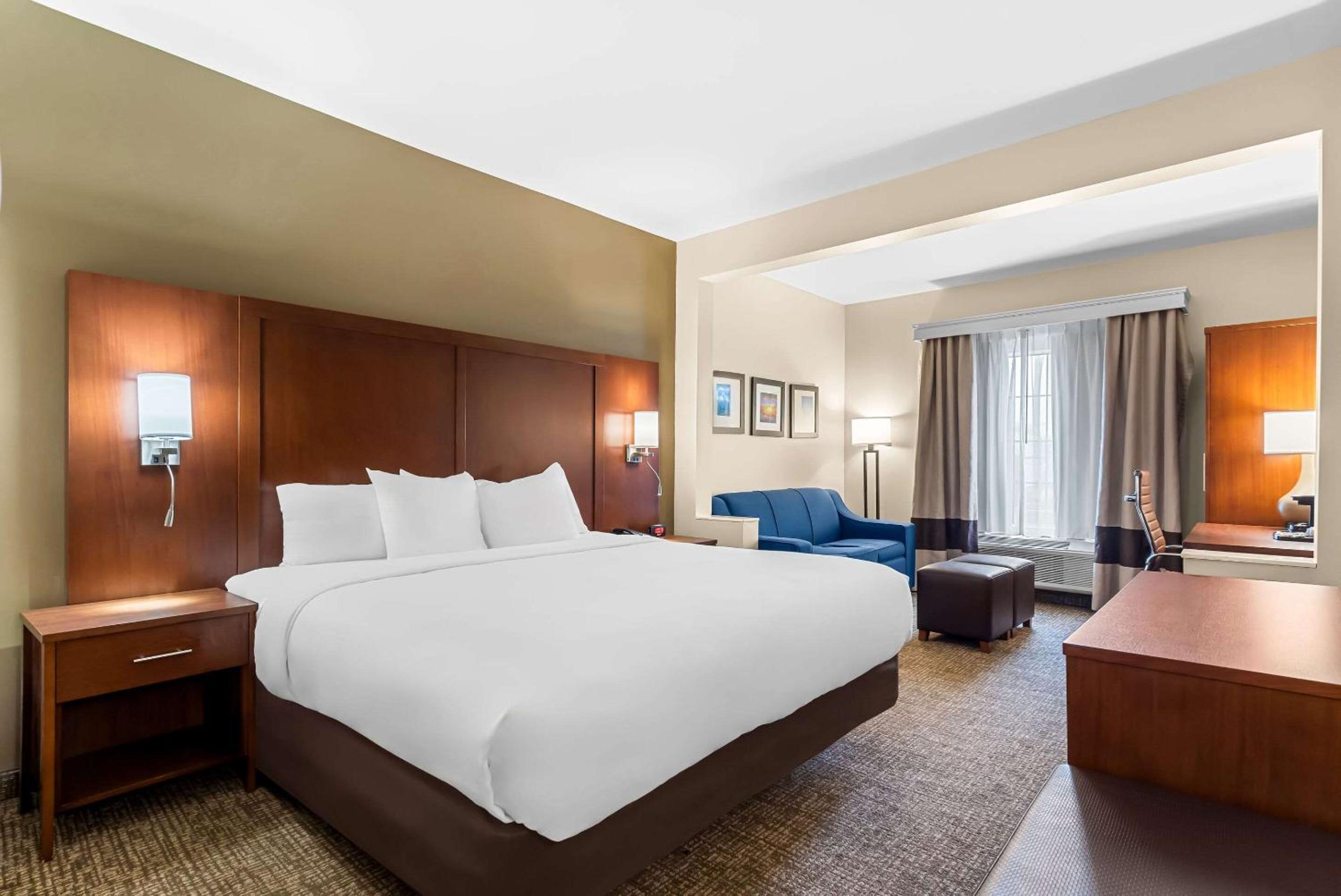 King Suite - Disability Access/Non-Smoking - Photo 1