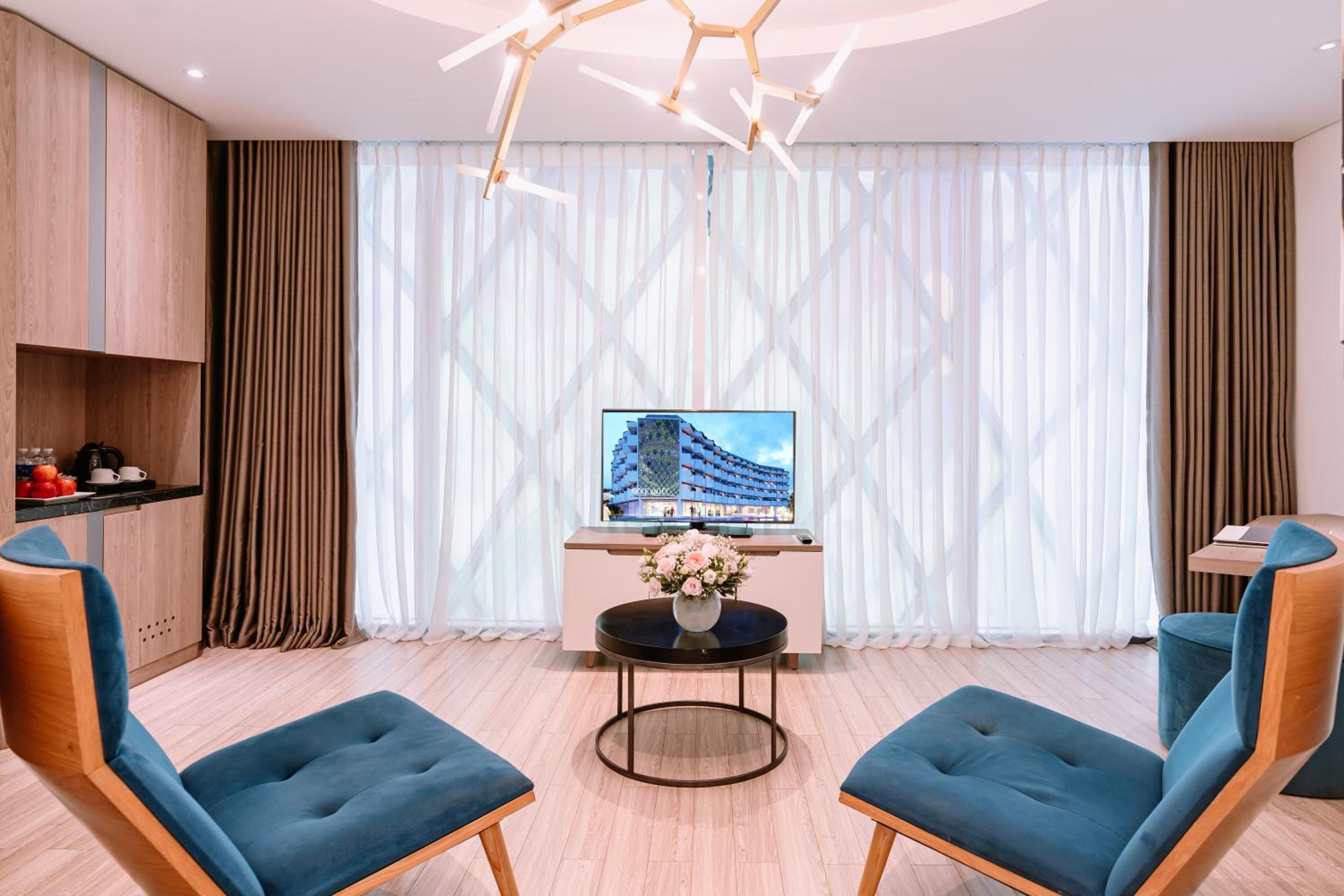 Family Room with Balcony with Free Herbal Foot Bath 15 mins photo 3