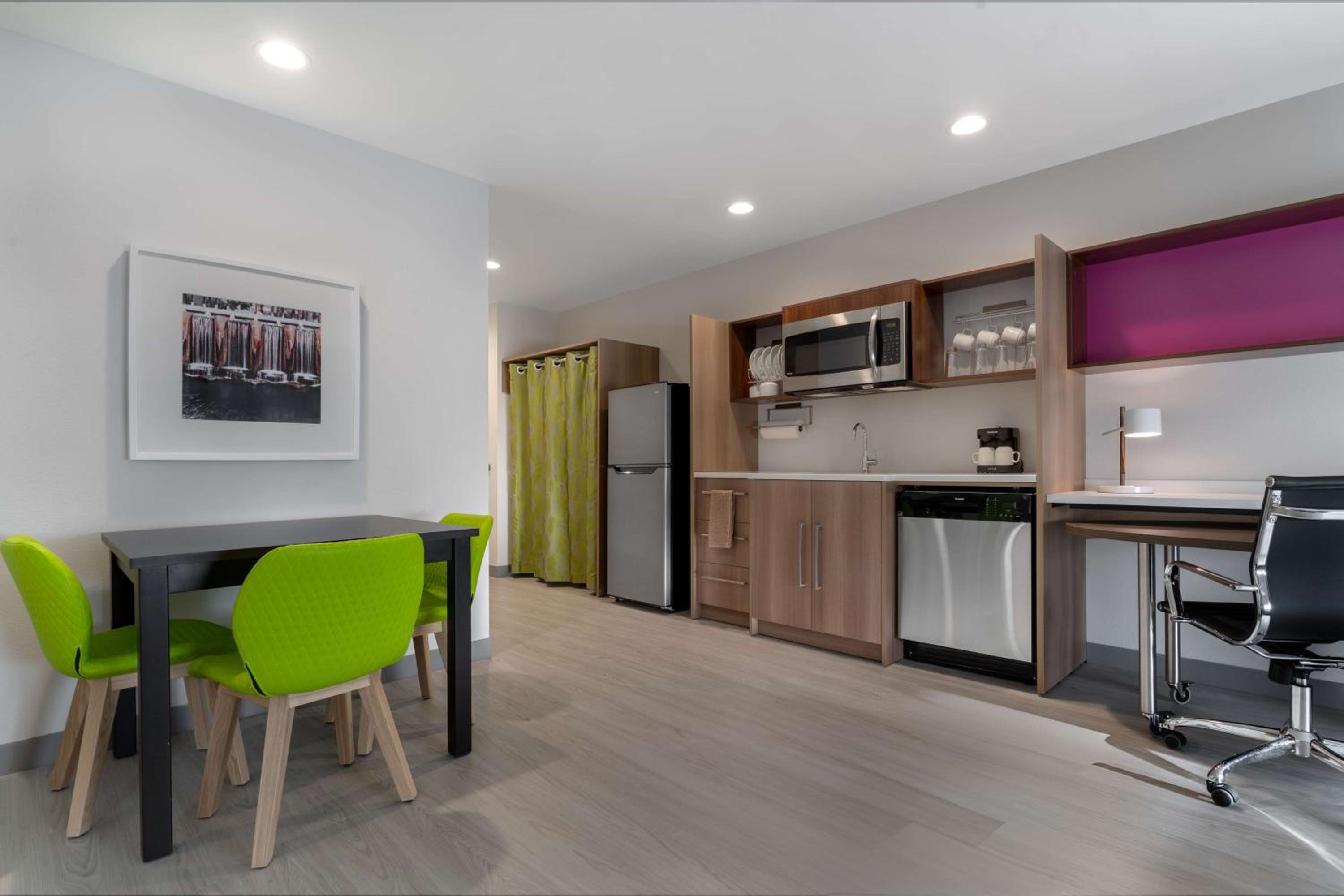 One-Bedroom King Suite - Photo 3
