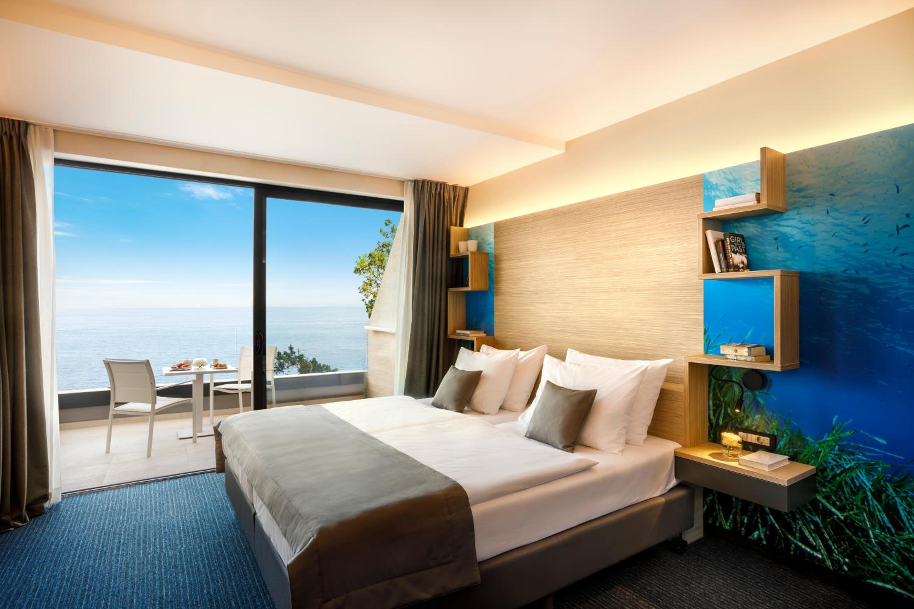 Superior Double Room with Sea View and Sofa Bed