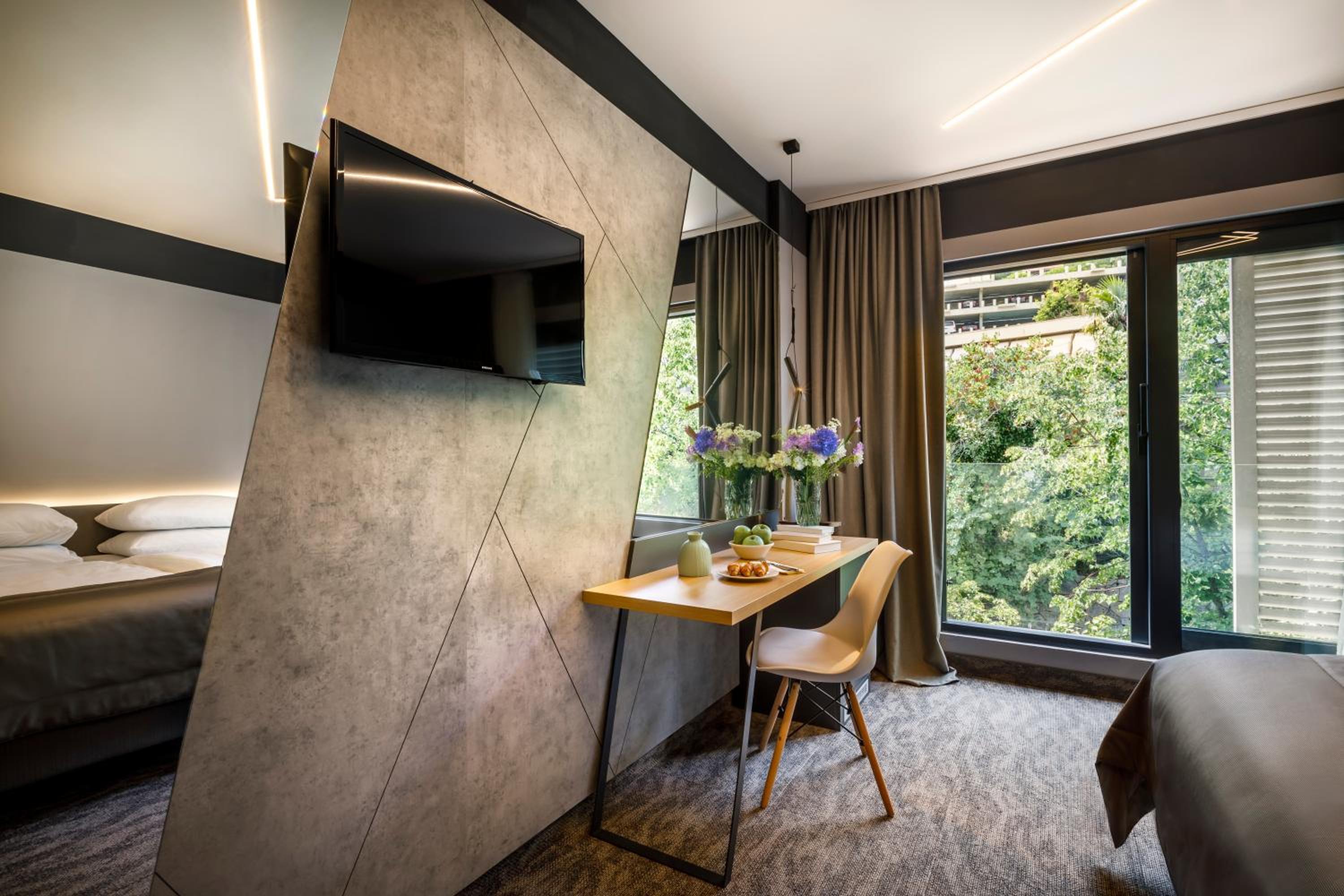 Superior Double Room with Sofa Bed photo 2