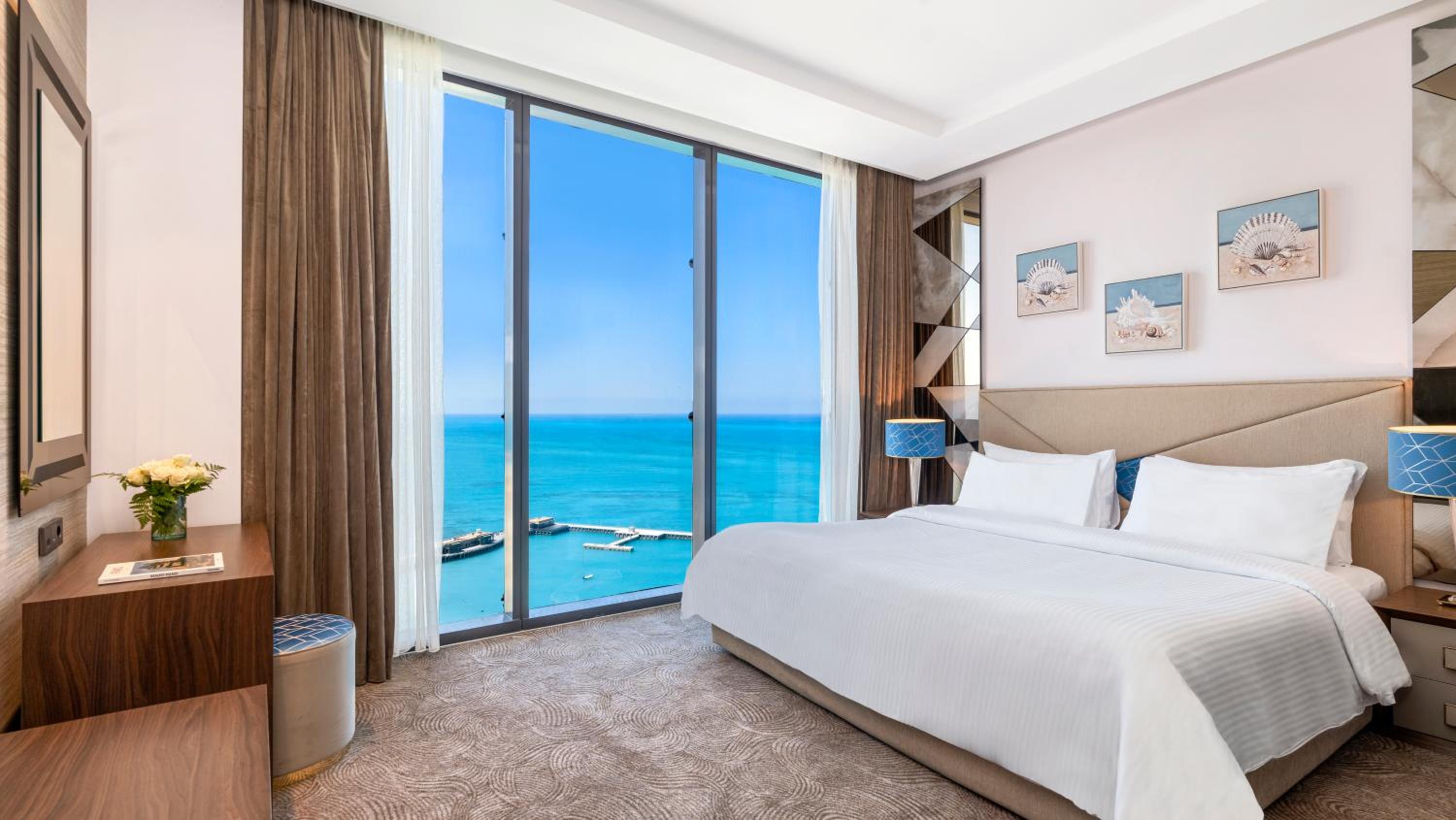 Deluxe Suite - Photo 9