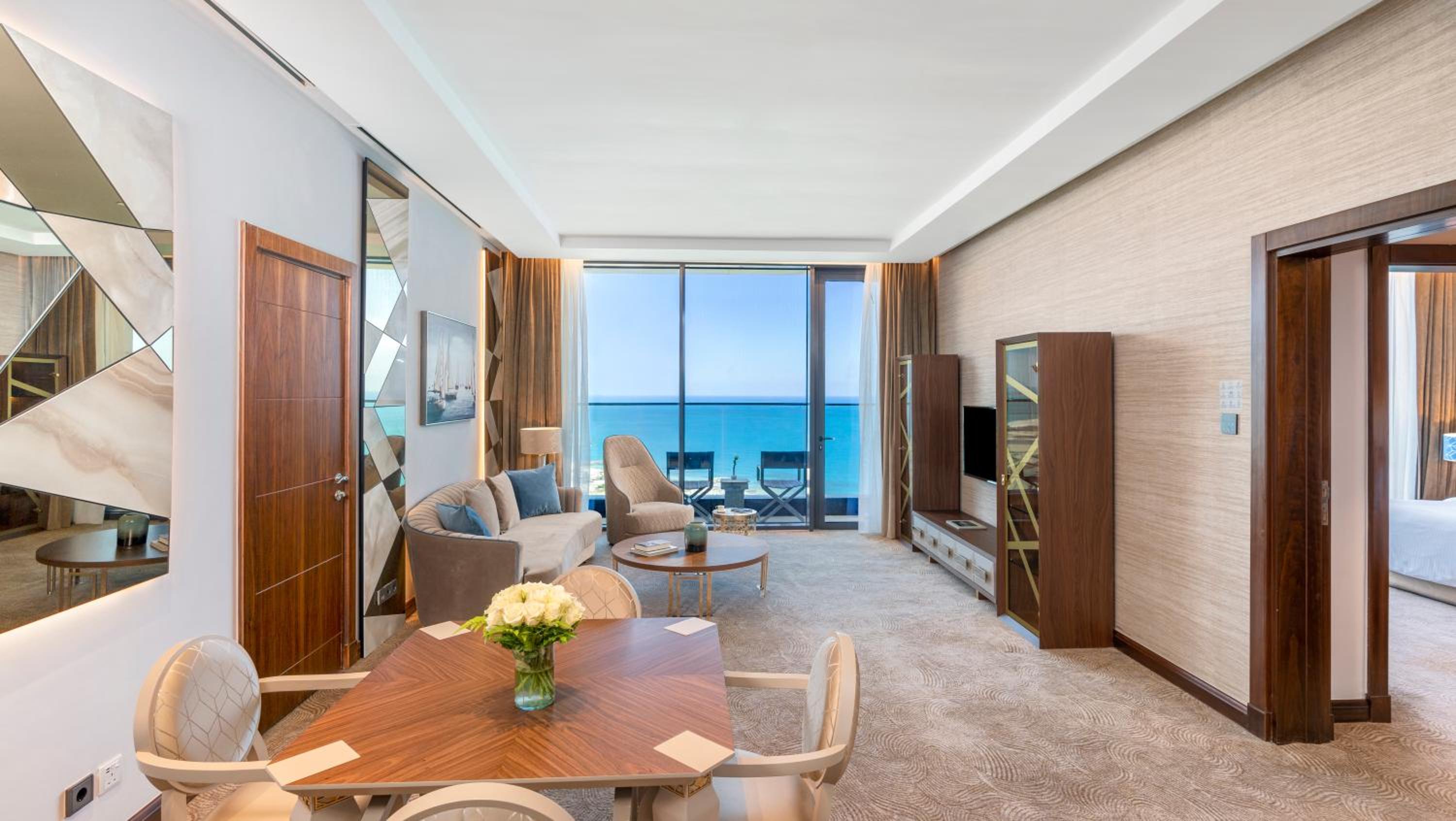 Deluxe Suite - Photo 12