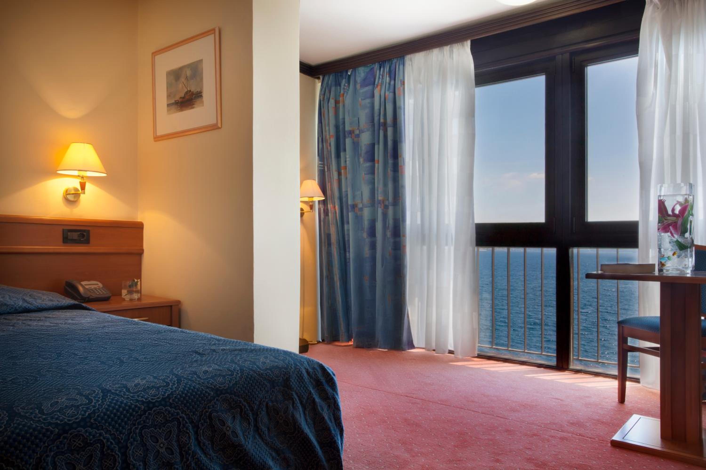 Double Room with Sea View and Sofa photo 2