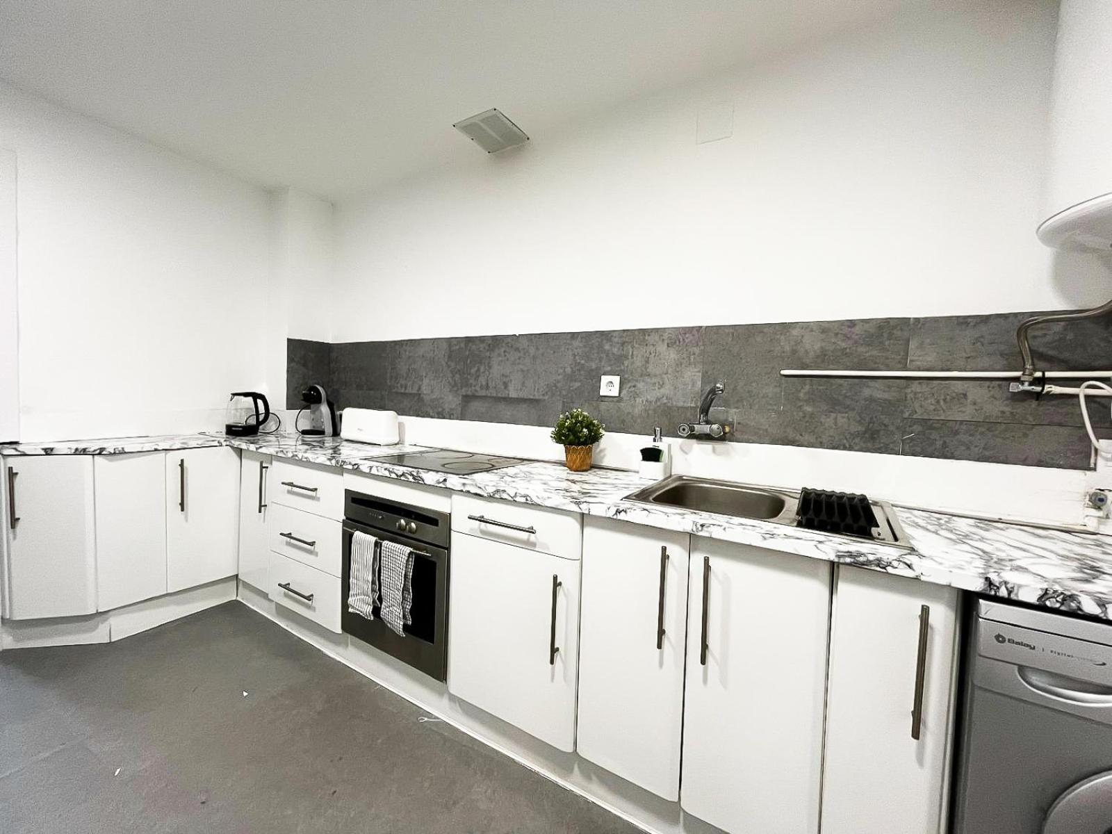 Double Room with Shared Bathroom photo 3
