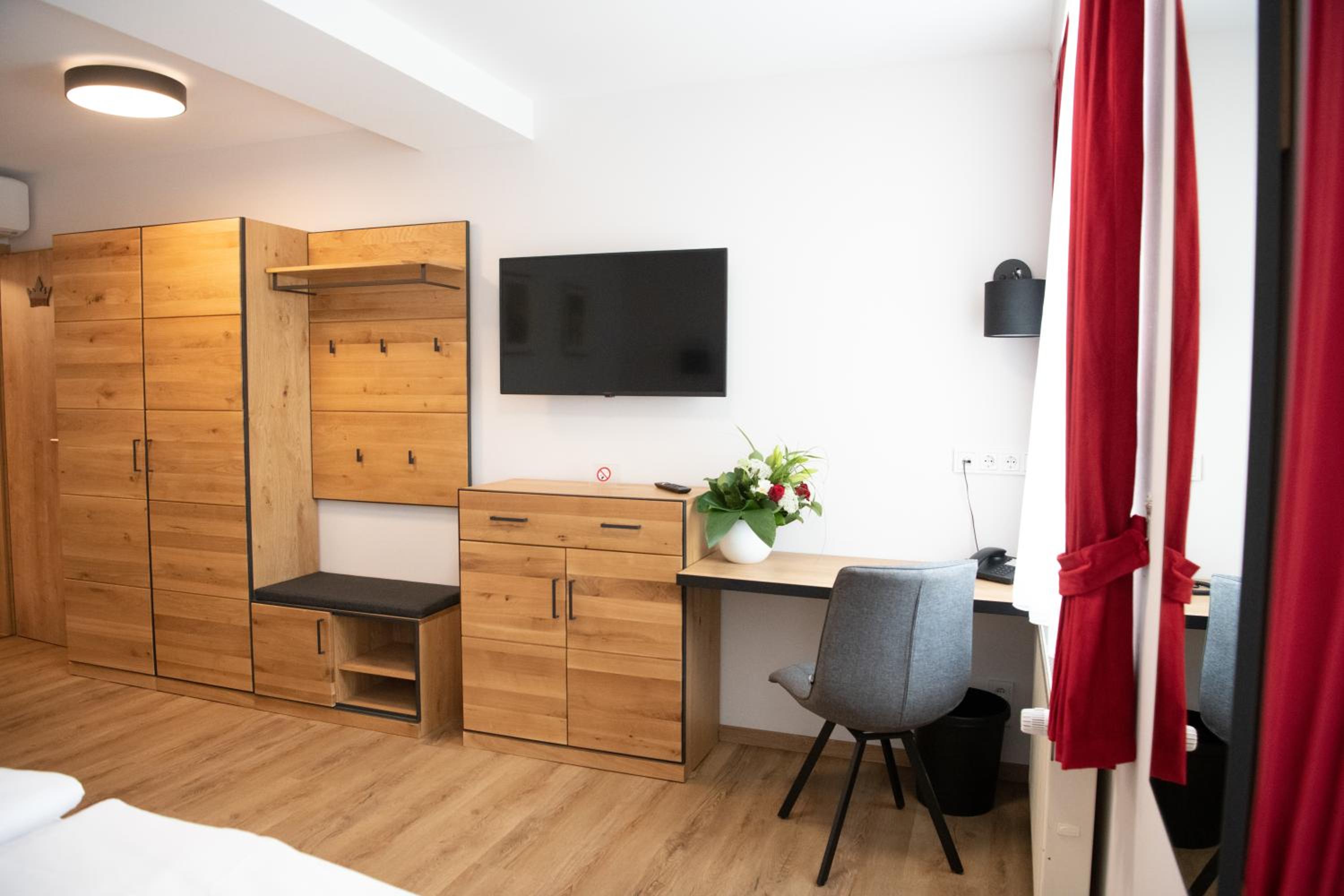 Double Room - Photo 7