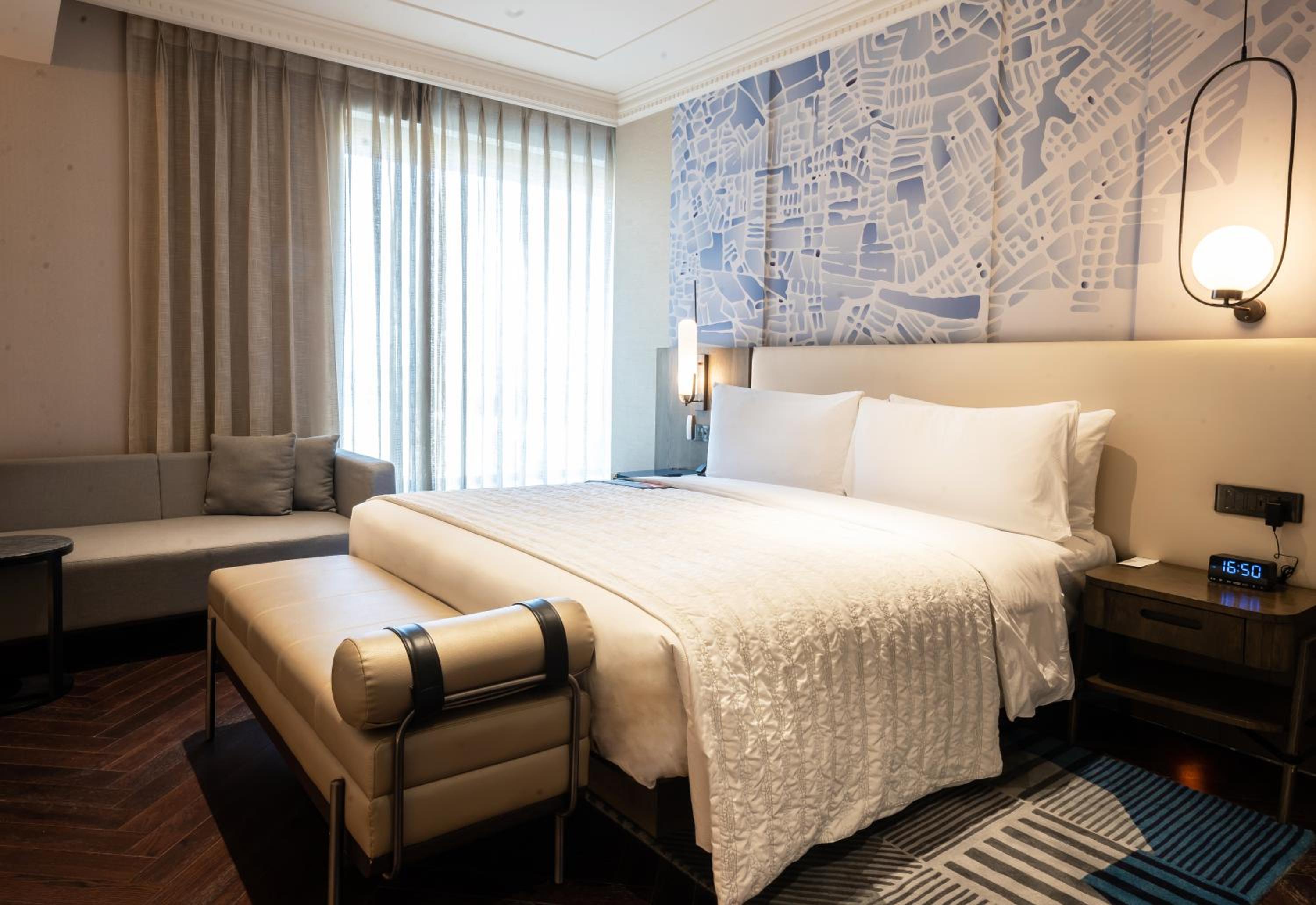 Executive Suite - Executive lounge access X Complimentary Golden Temple transfers - Photo 1