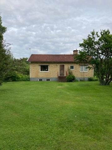 Three-Bedroom House photo 3