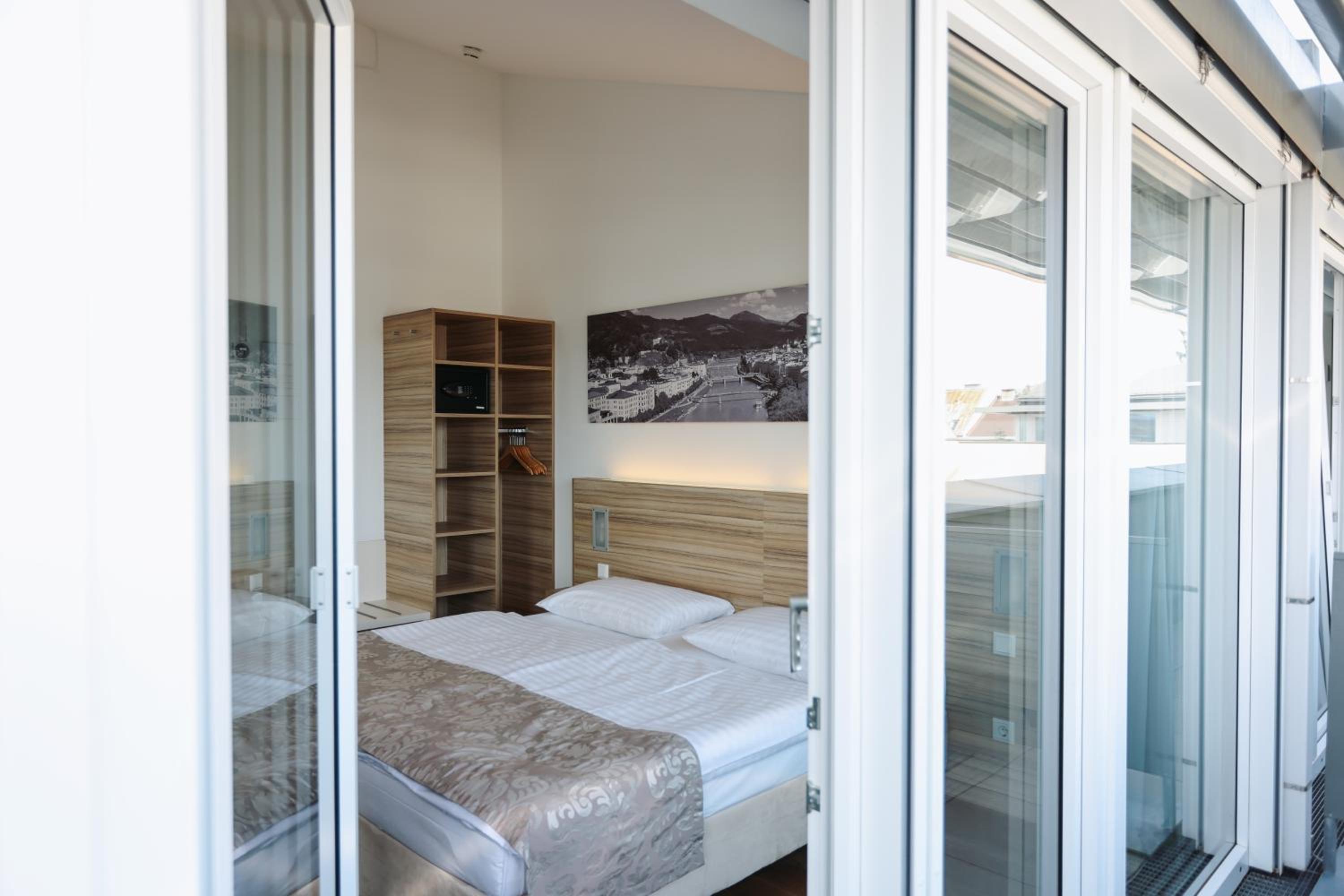 Comfort Double Room with Balcony - Photo 13