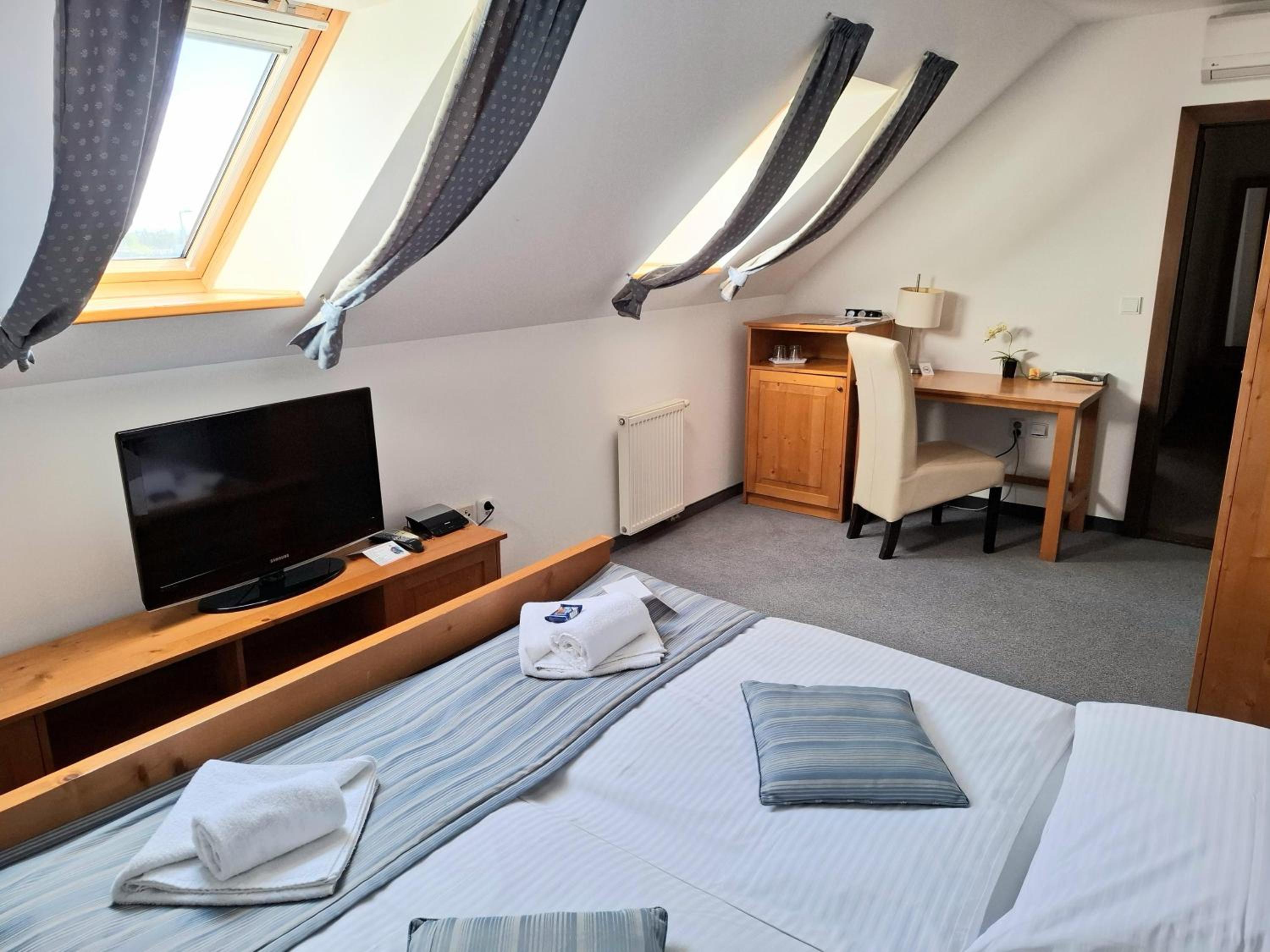 Economy Double Room photo 2