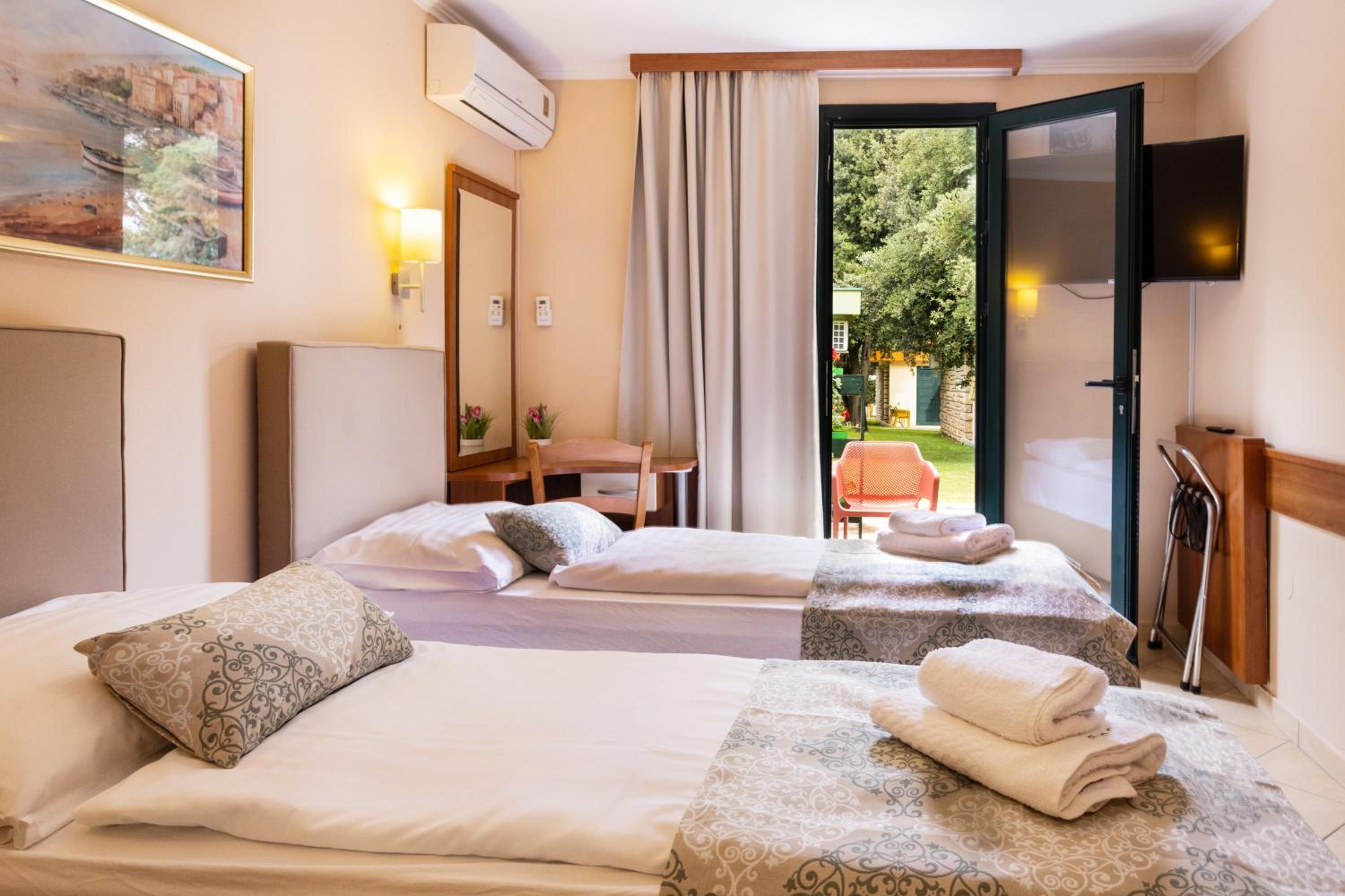 Quarto Twin Standard