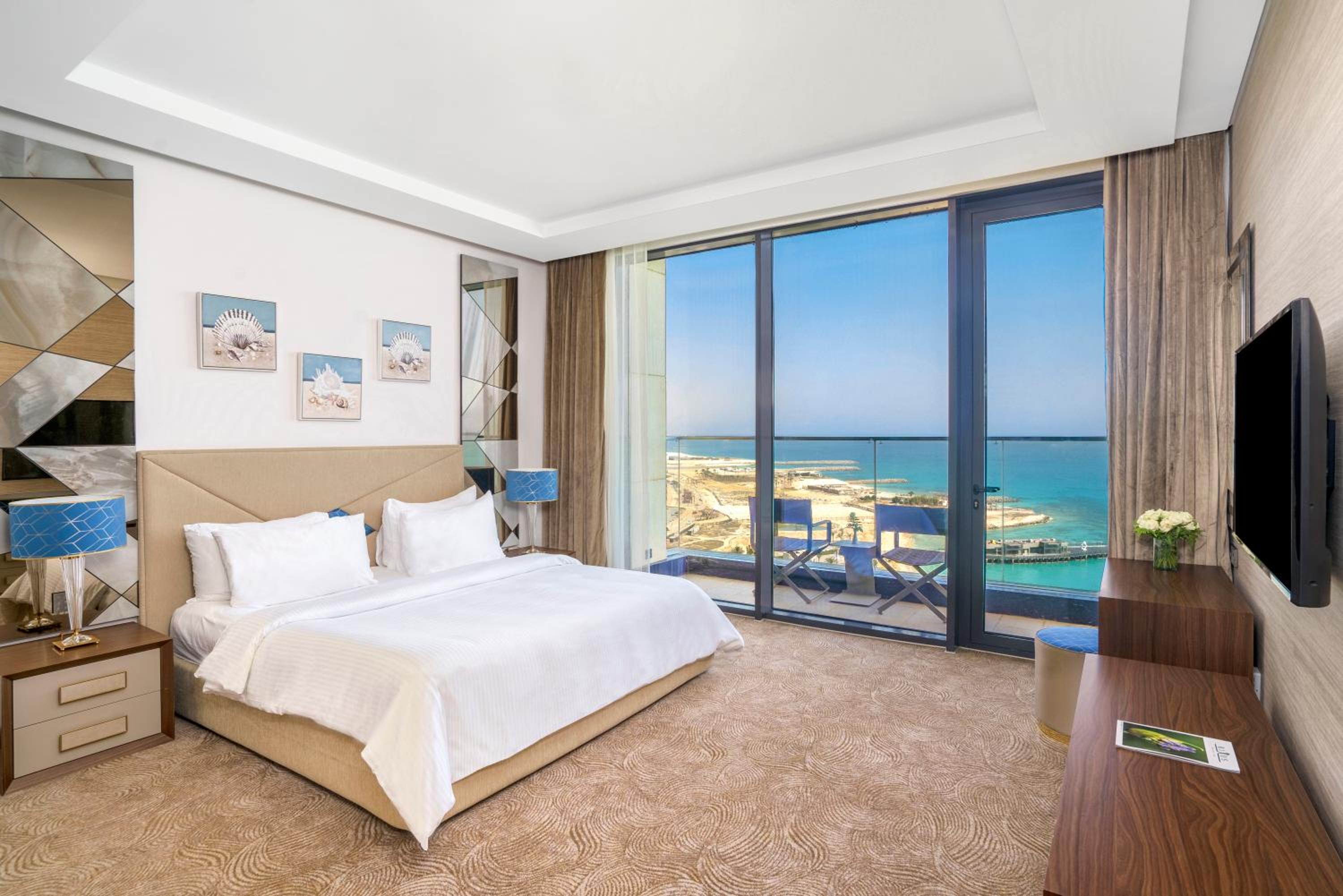 Premium Suite Panoramic View - Photo 9