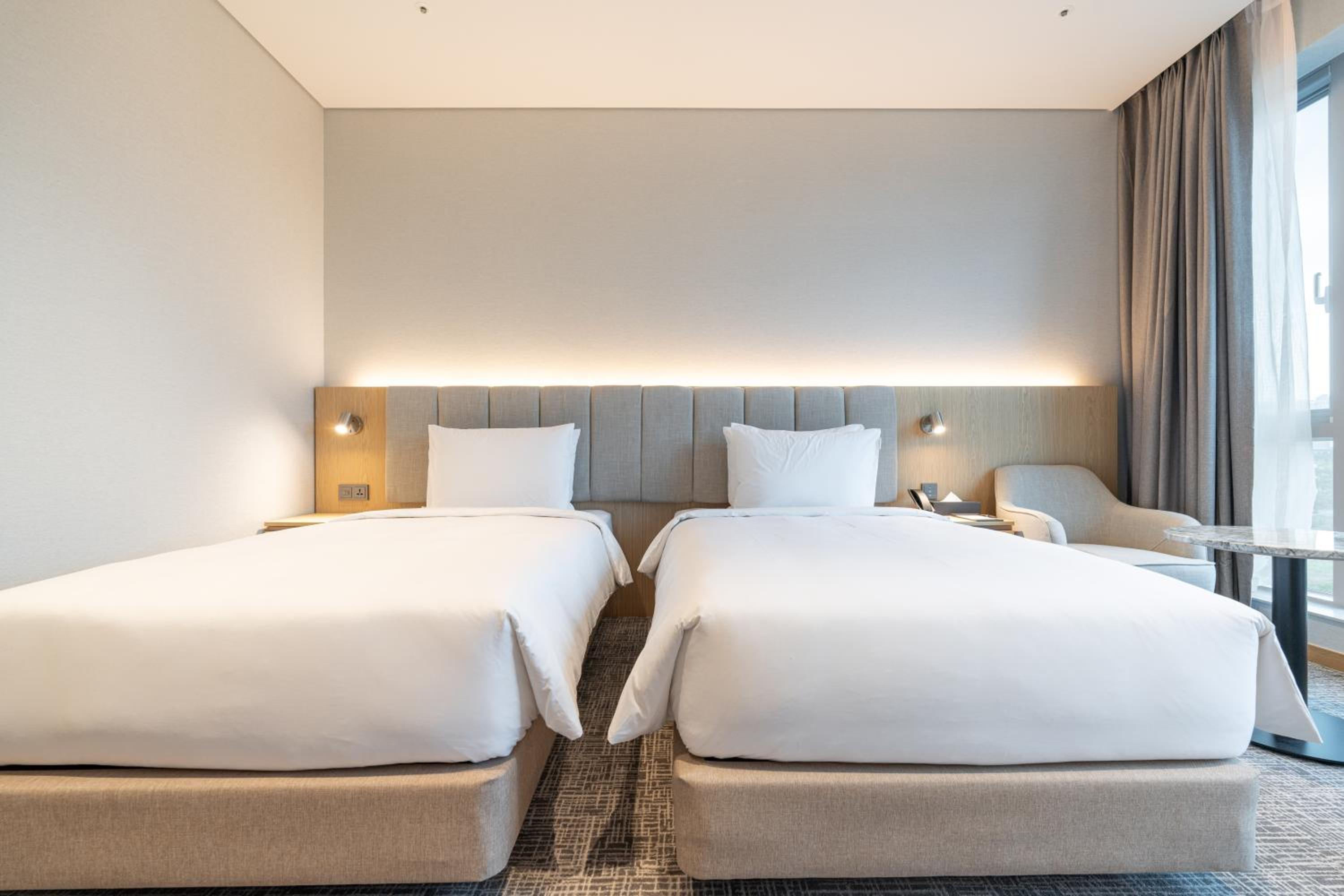 Twin Room with Mountain View photo 3