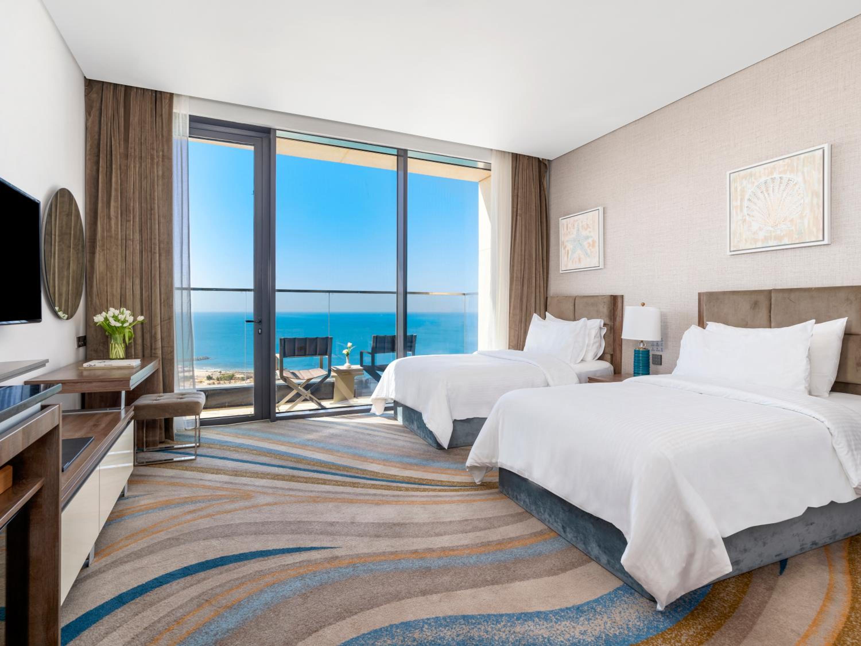 Deluxe Room Twin Beds - Photo 1