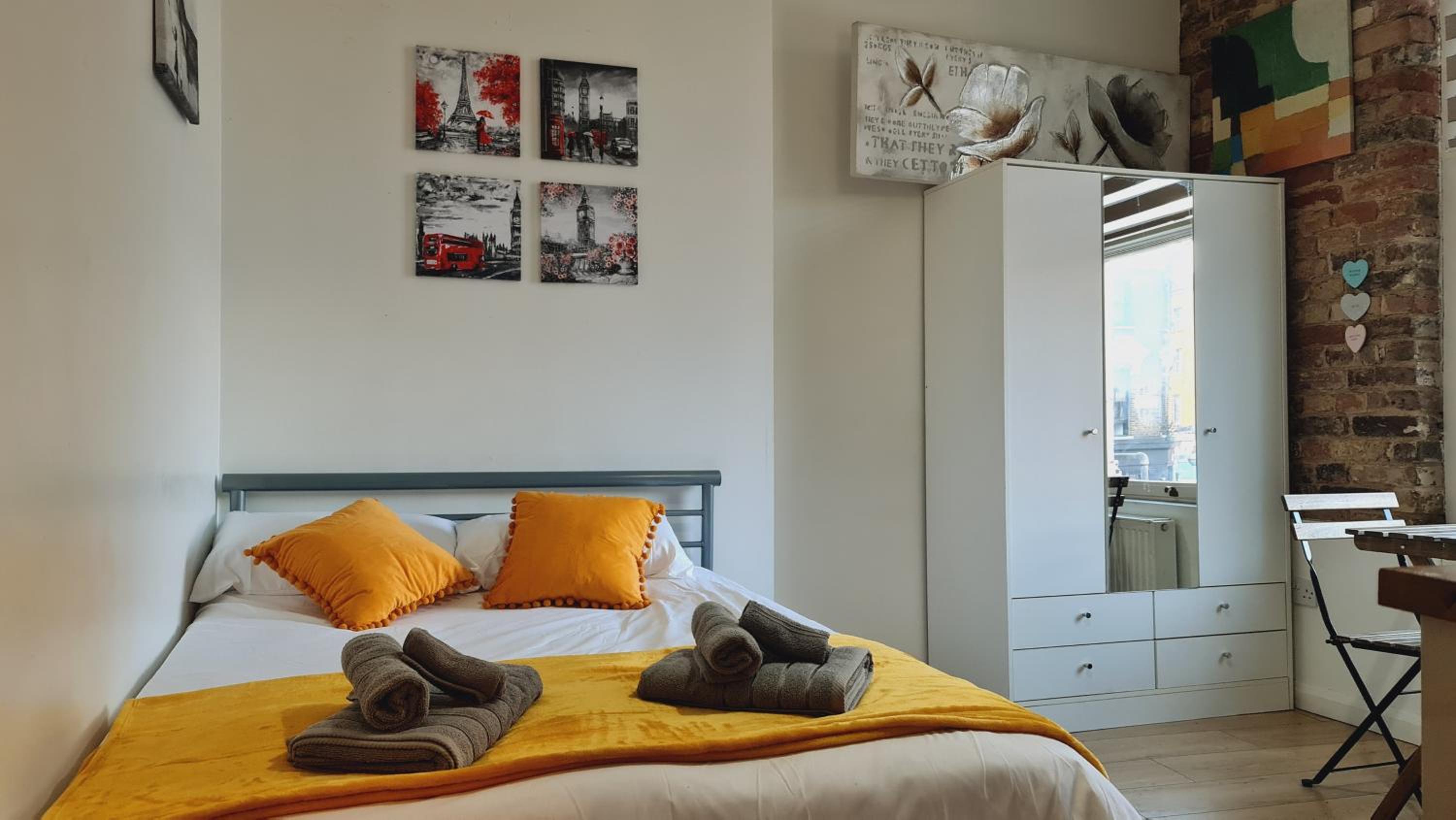 One-Bedroom Apartment photo 2