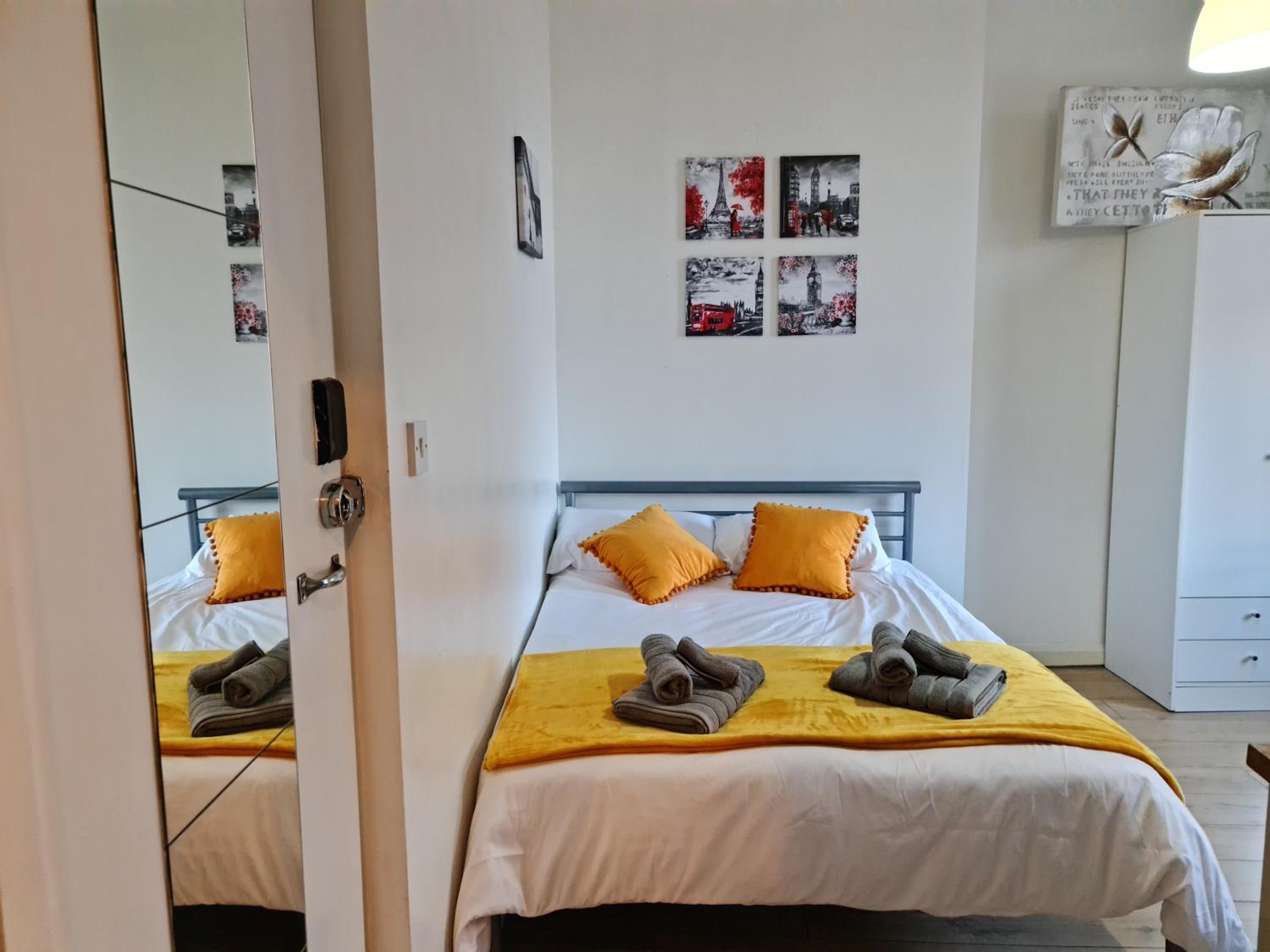 One-Bedroom Apartment photo 1