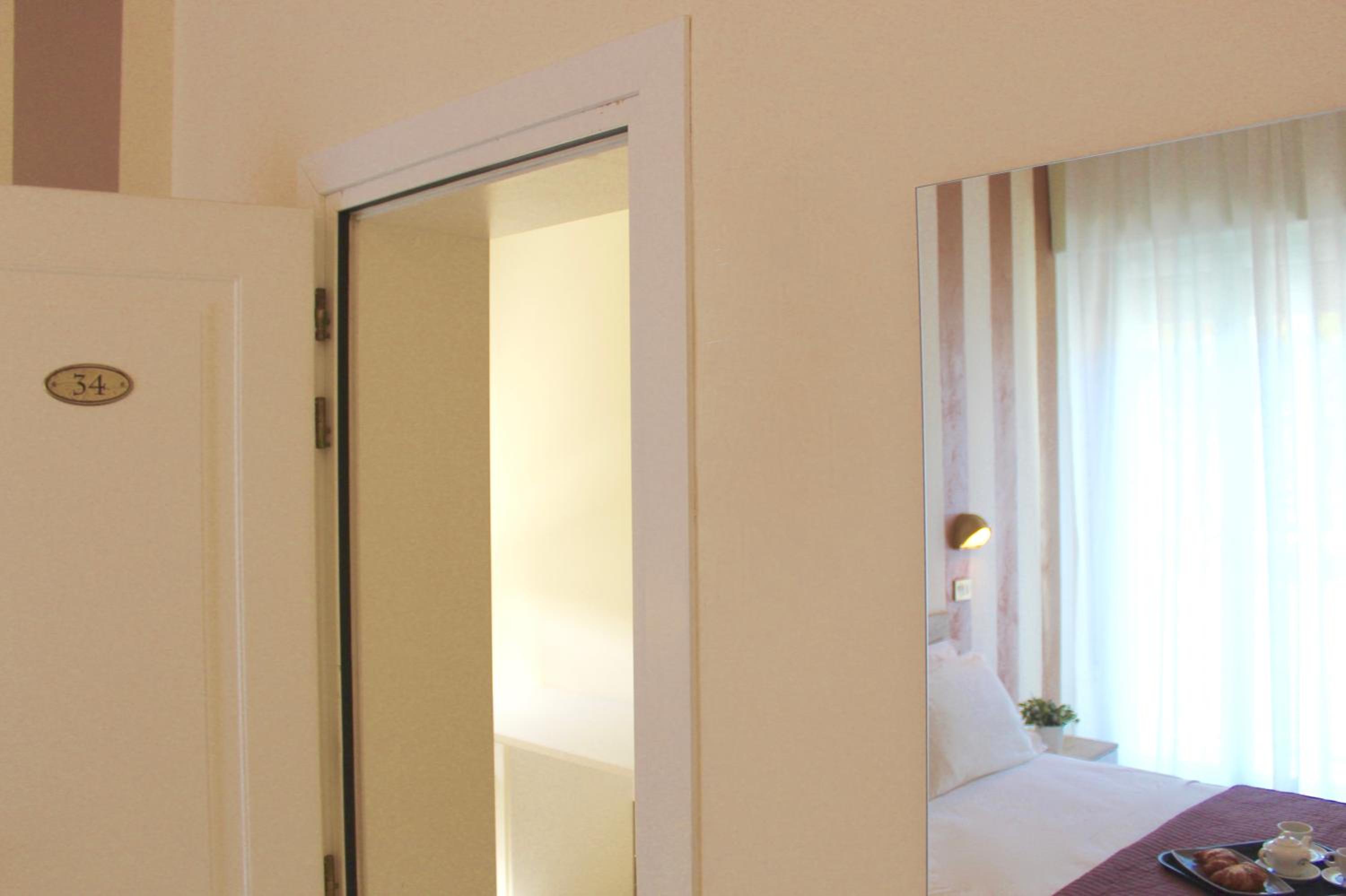 Double Room - Photo 16