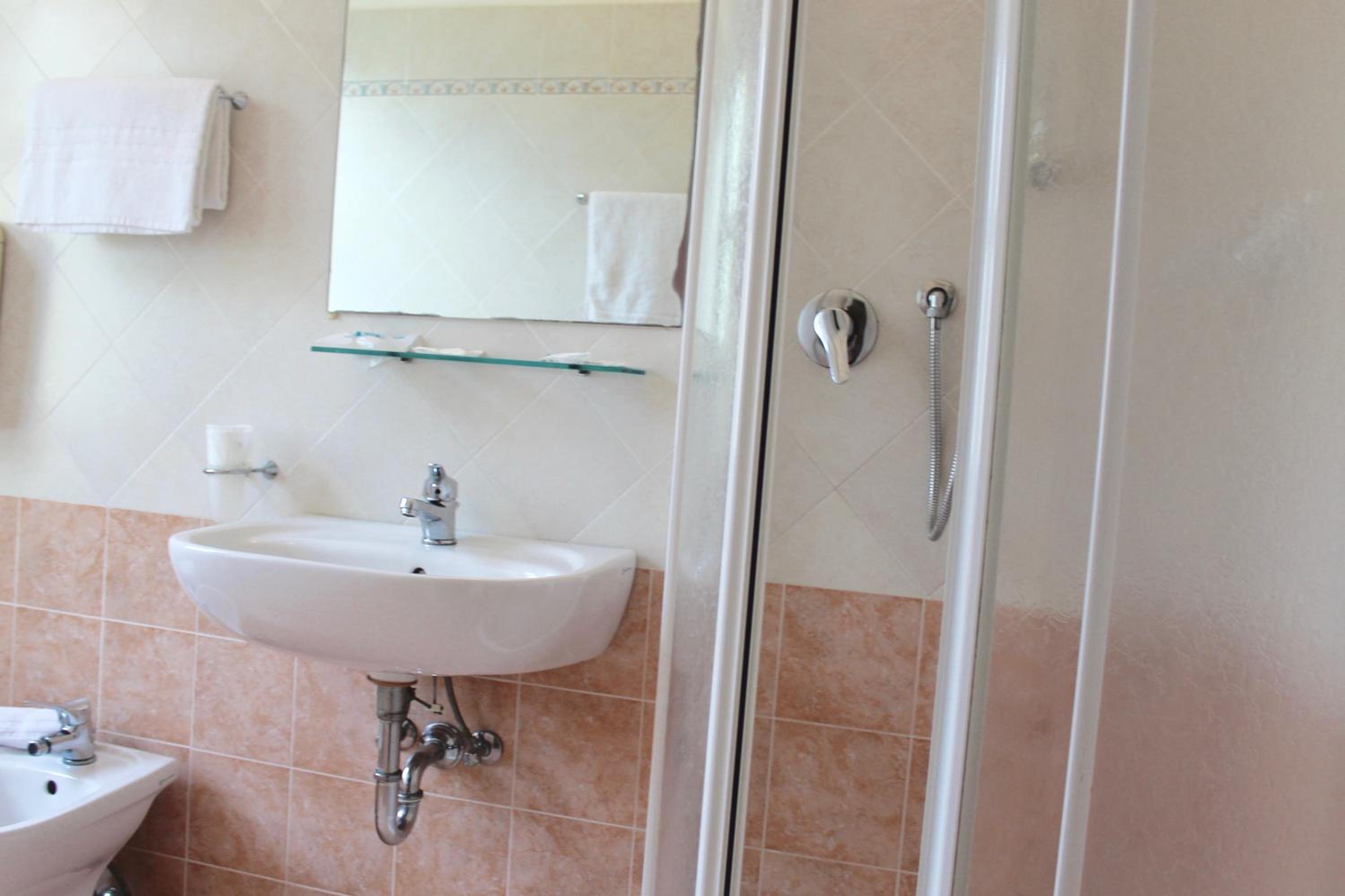 Double Room - Photo 10