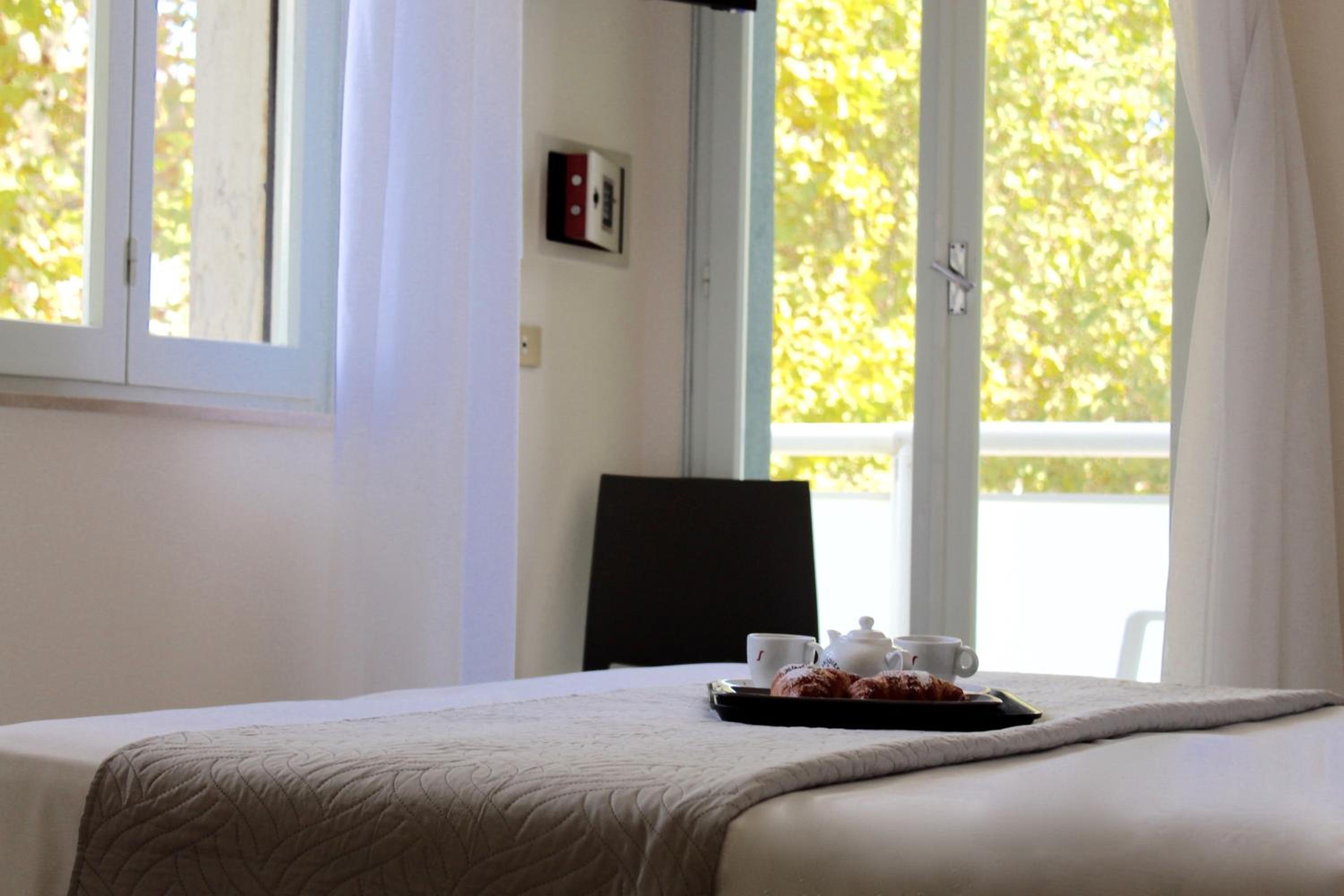 Double Room - Photo 9