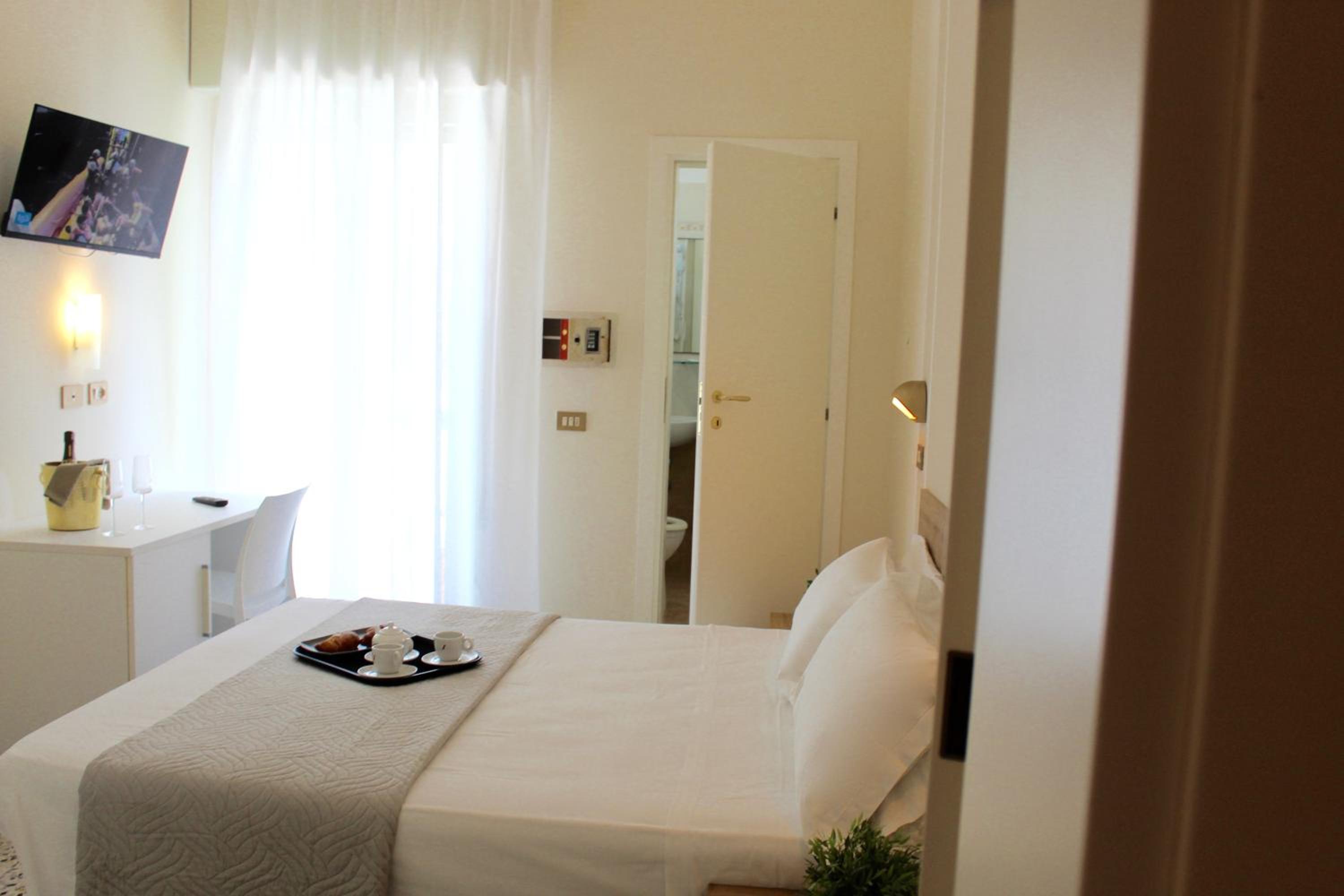 Double Room - Photo 8