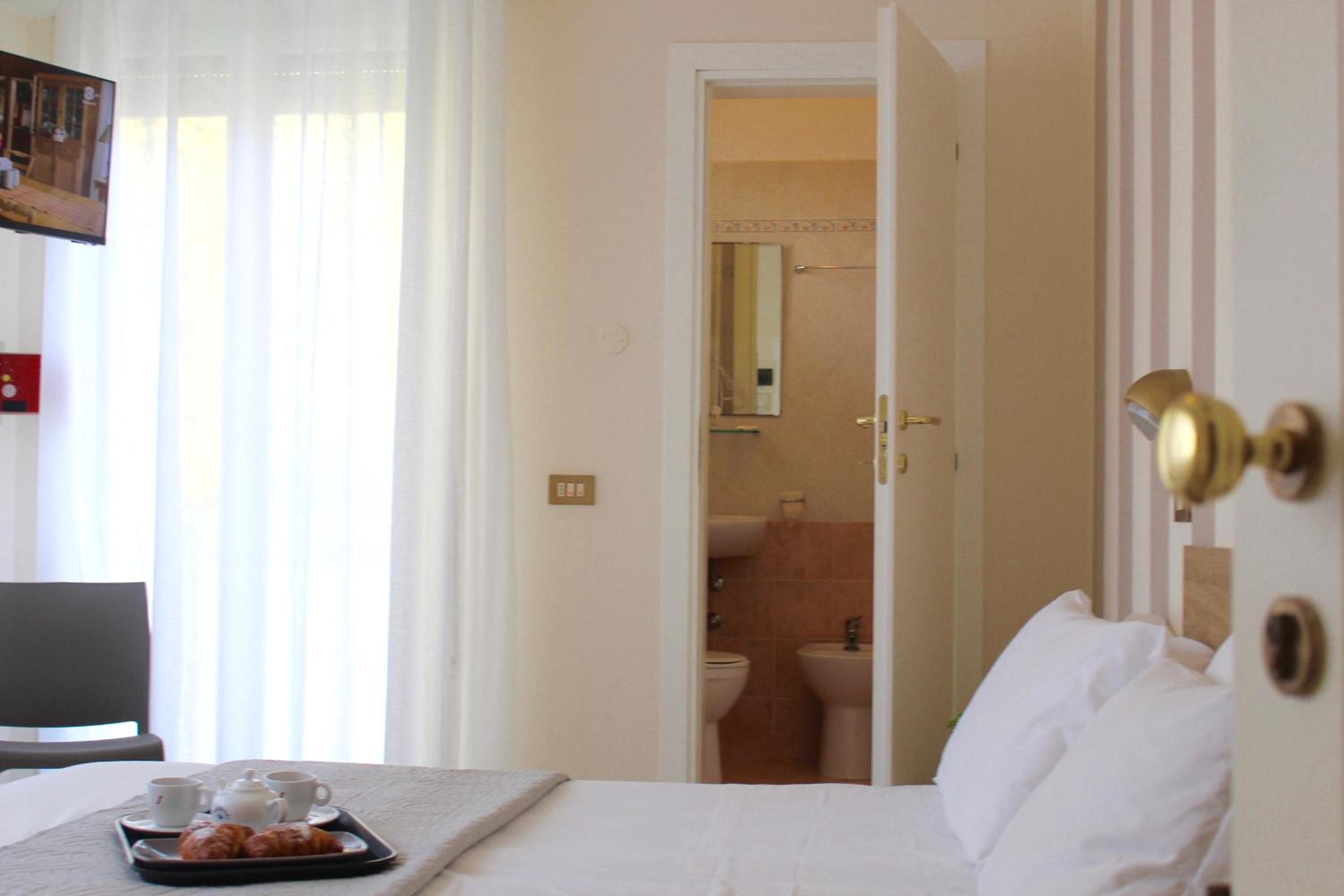 Double Room - Photo 25