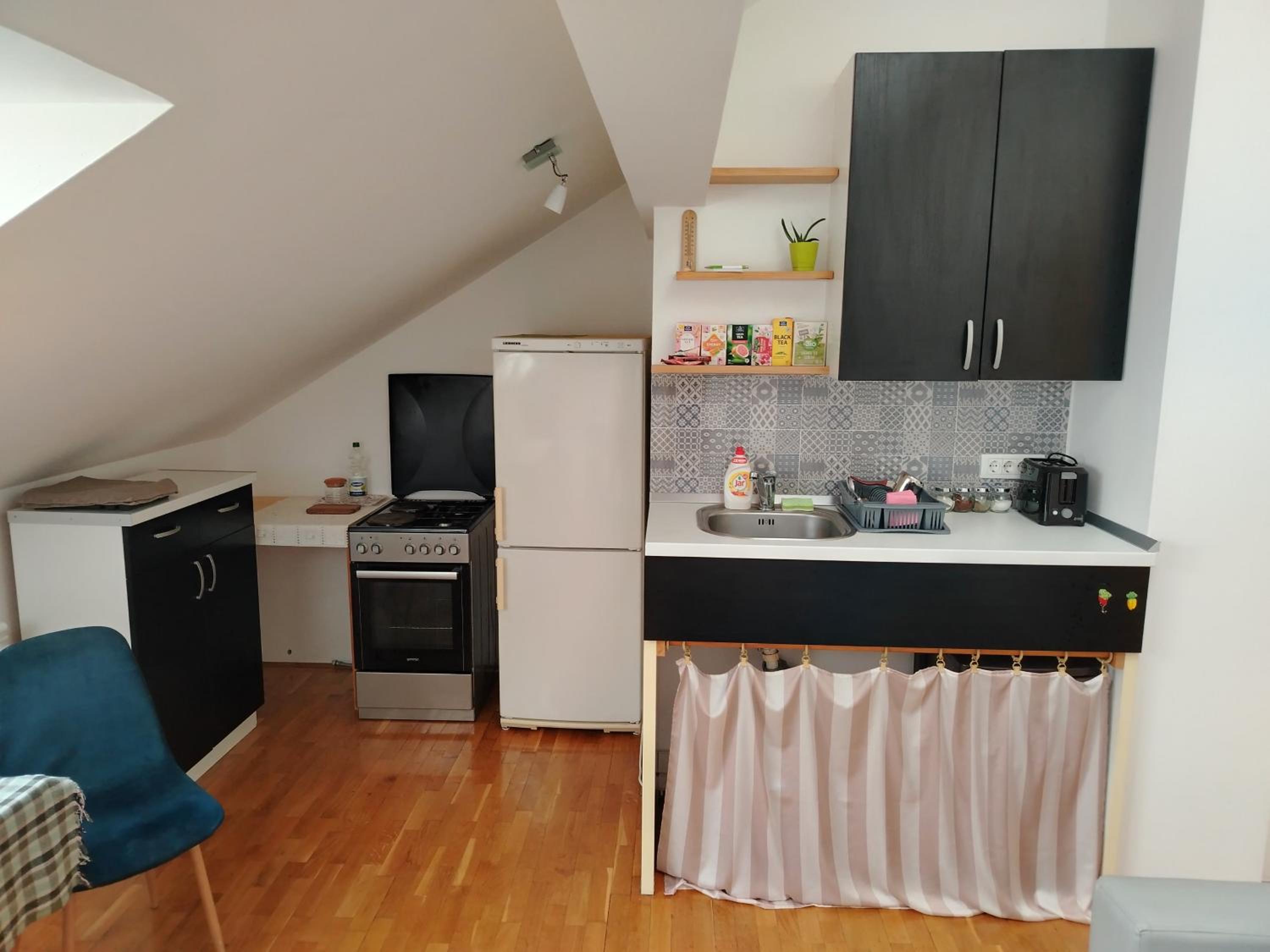 One-Bedroom Apartment photo 2