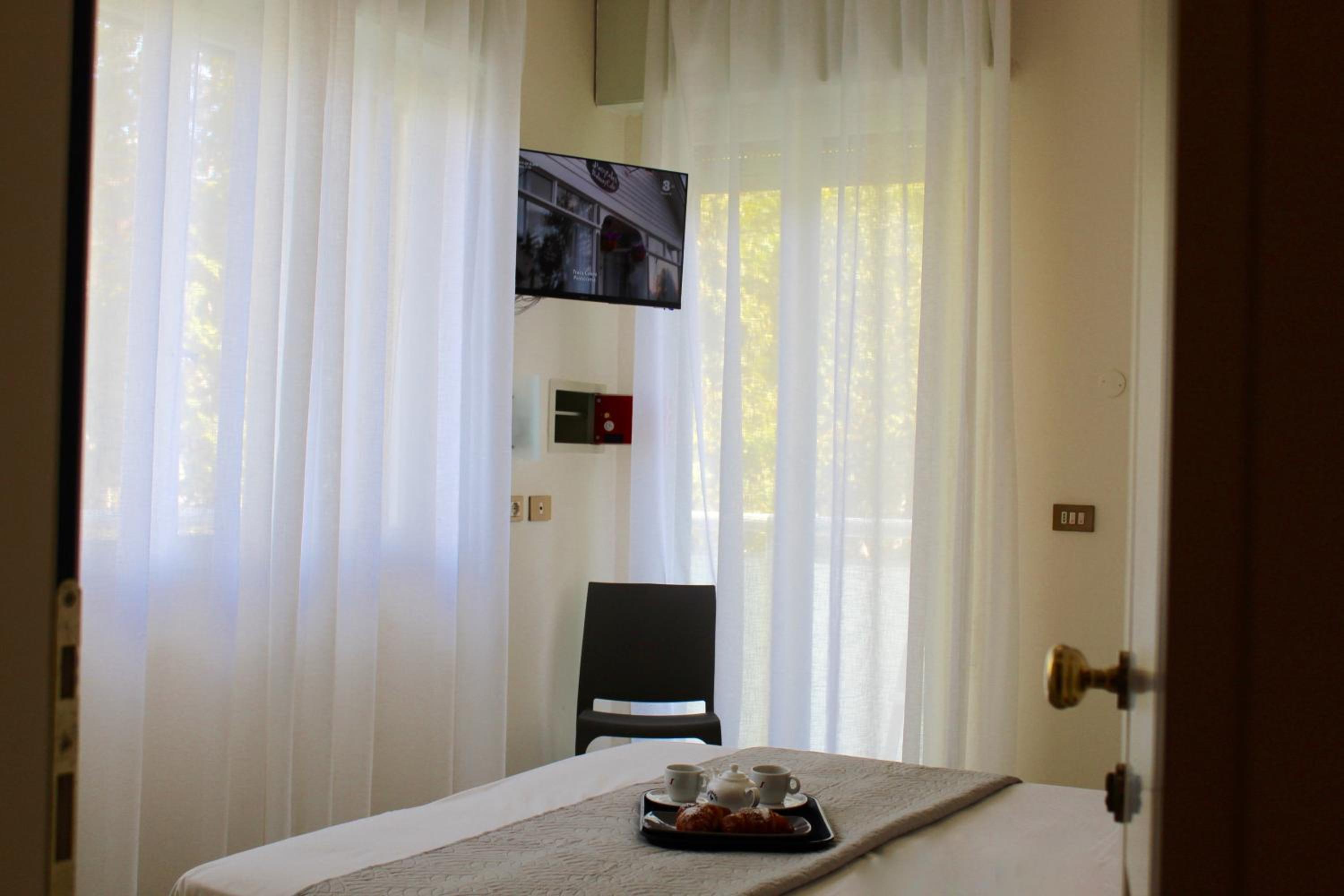 Double Room - Photo 21
