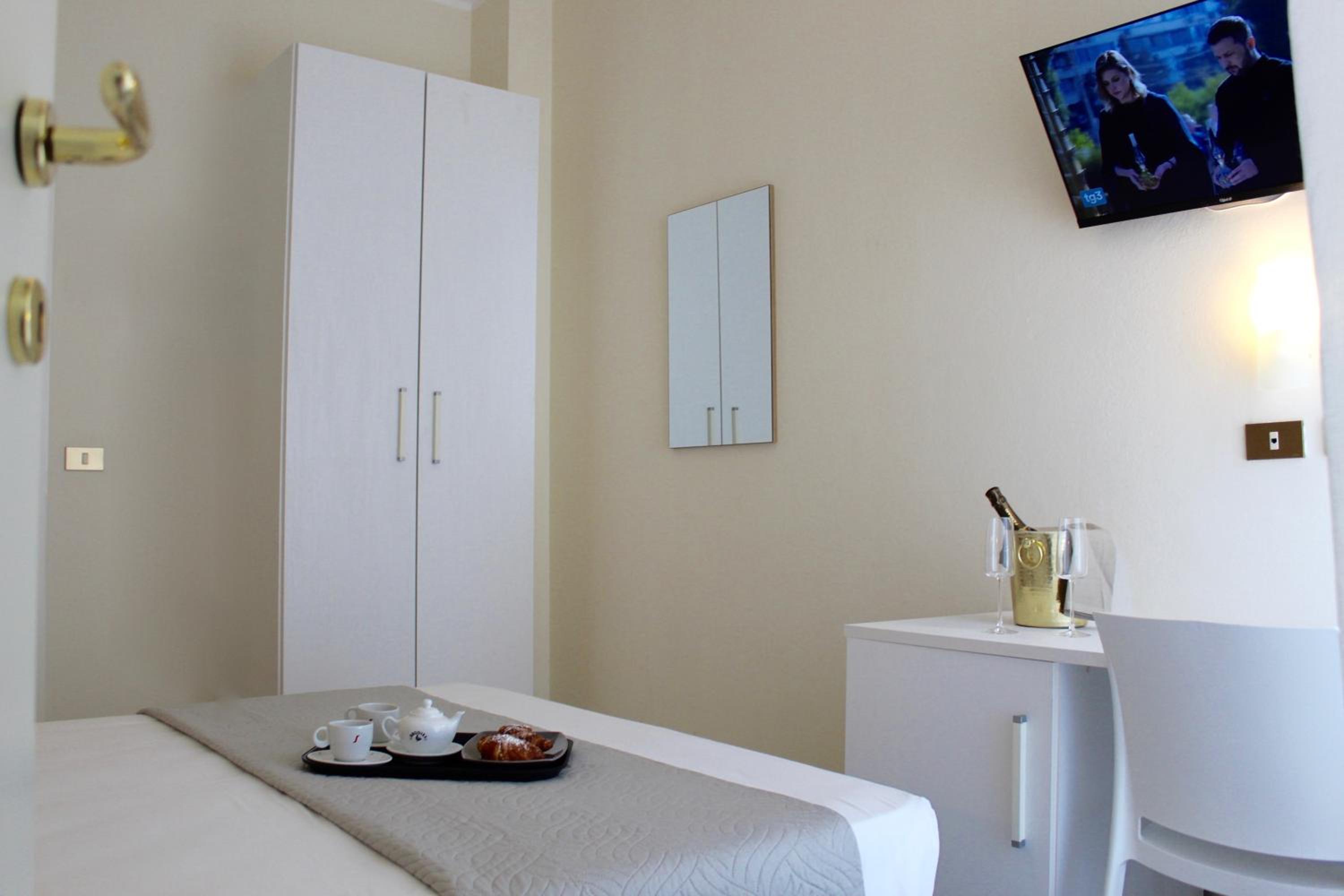 Double Room - Photo 20