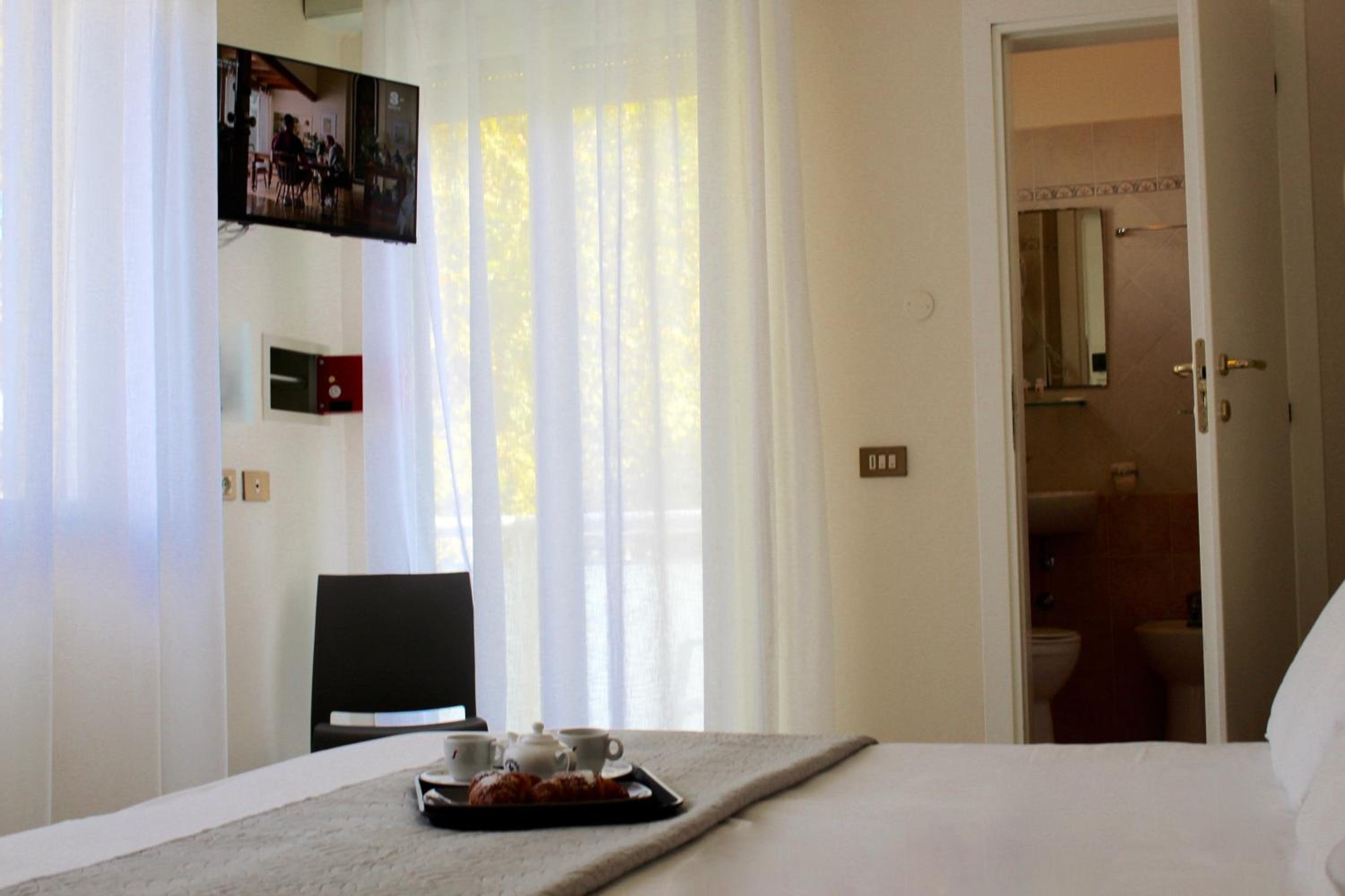 Double Room - Photo 19