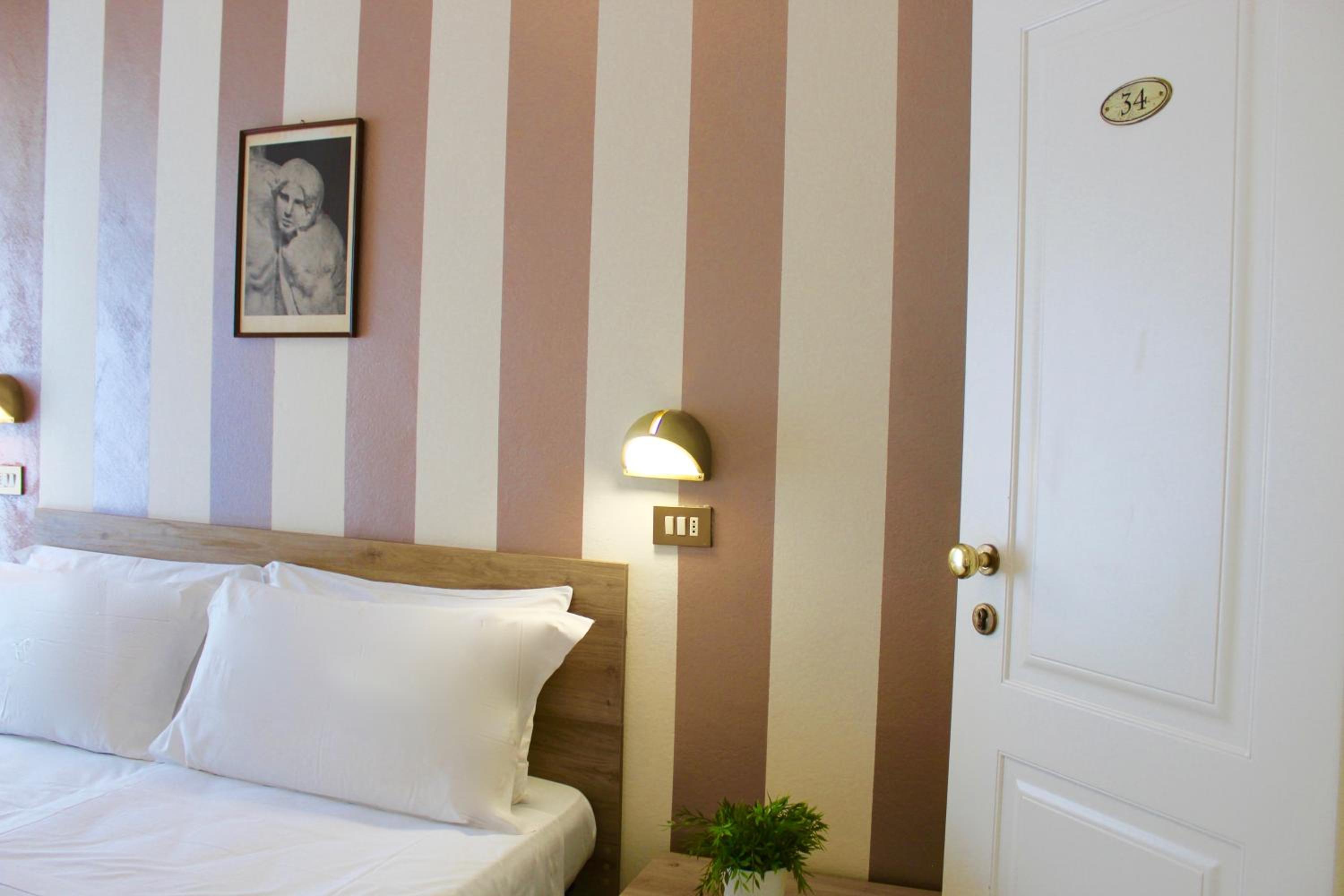 Double Room - Photo 18