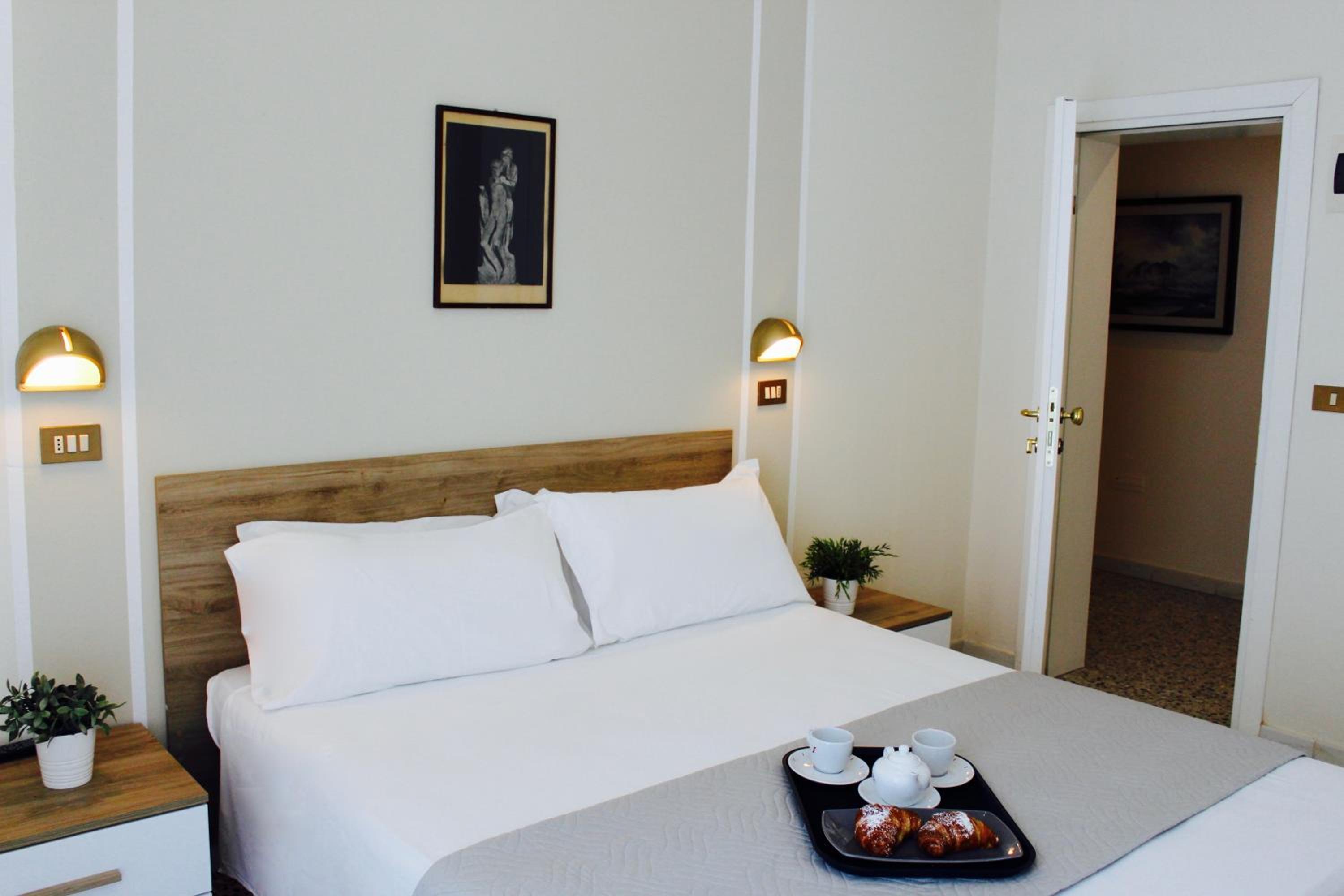 Double Room - Photo 17