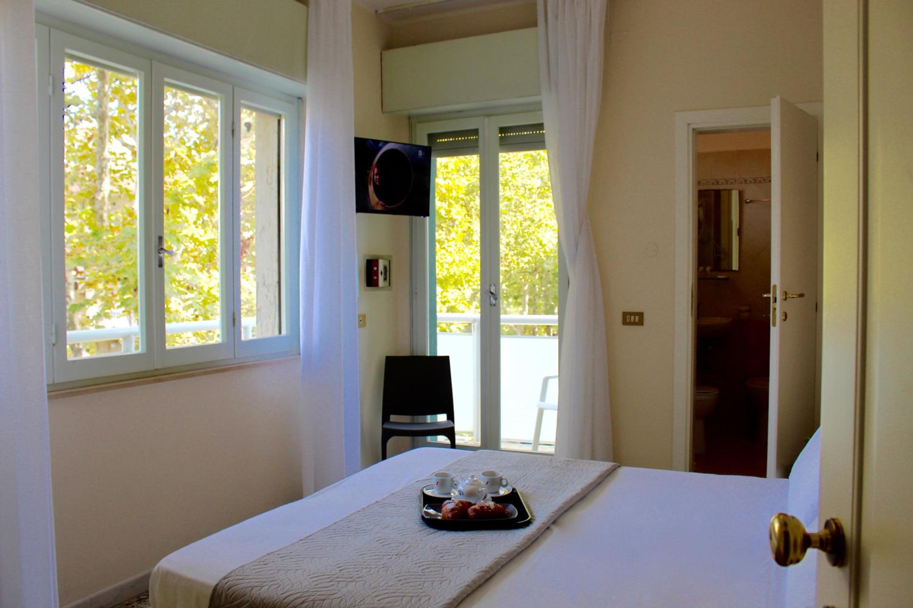Double Room - Photo 12