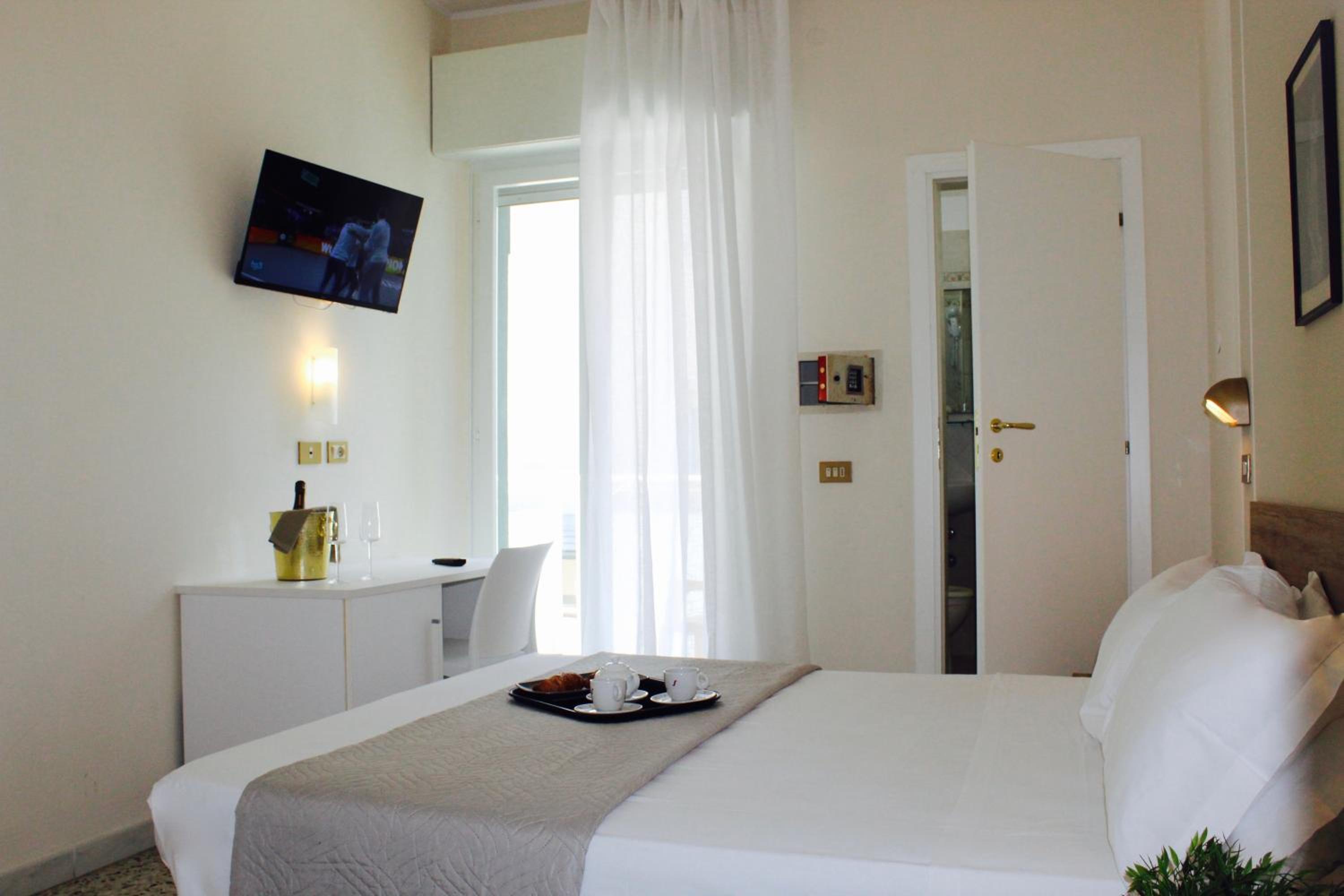 Double Room - Photo 7