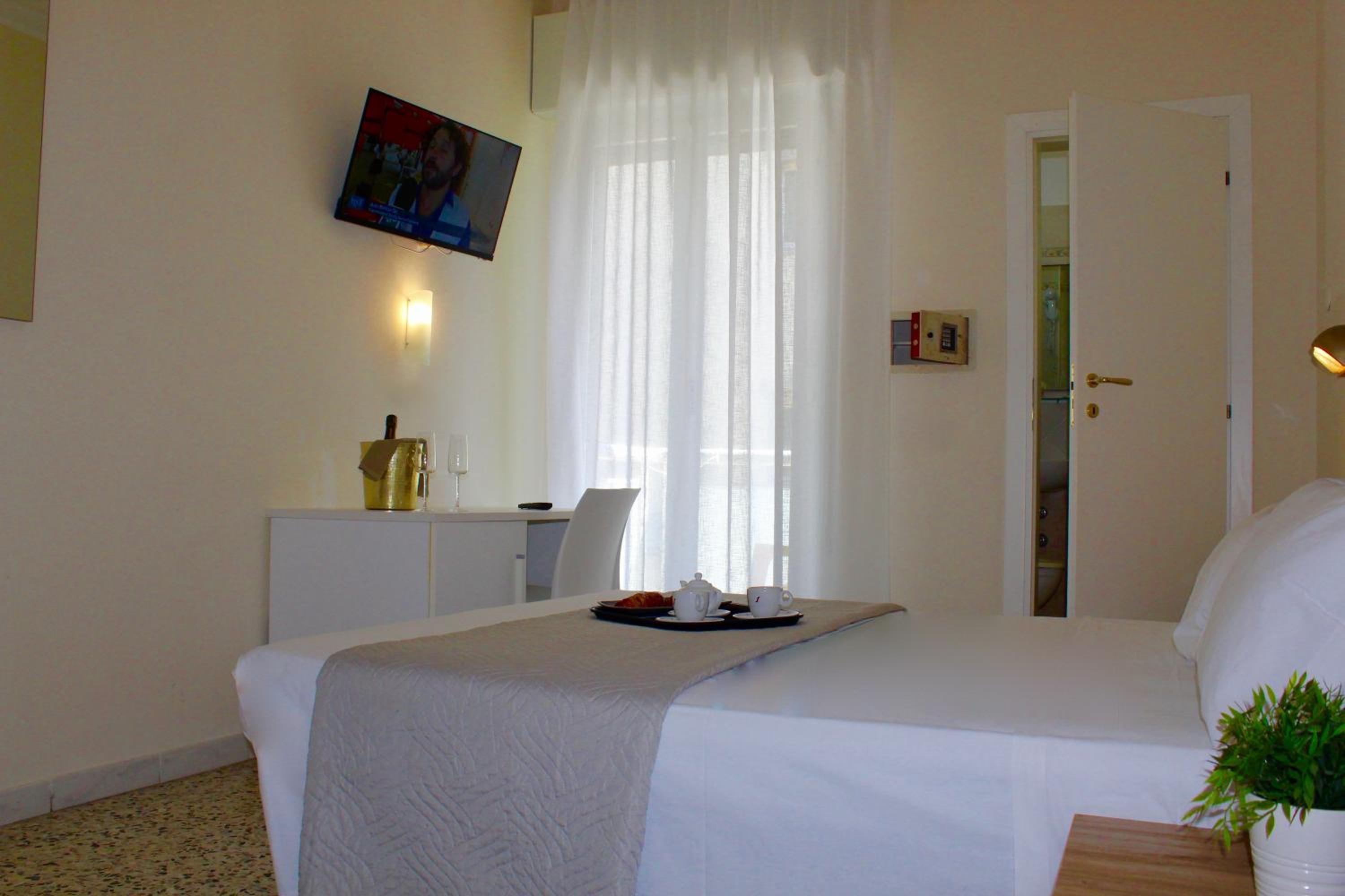 Double Room - Photo 5