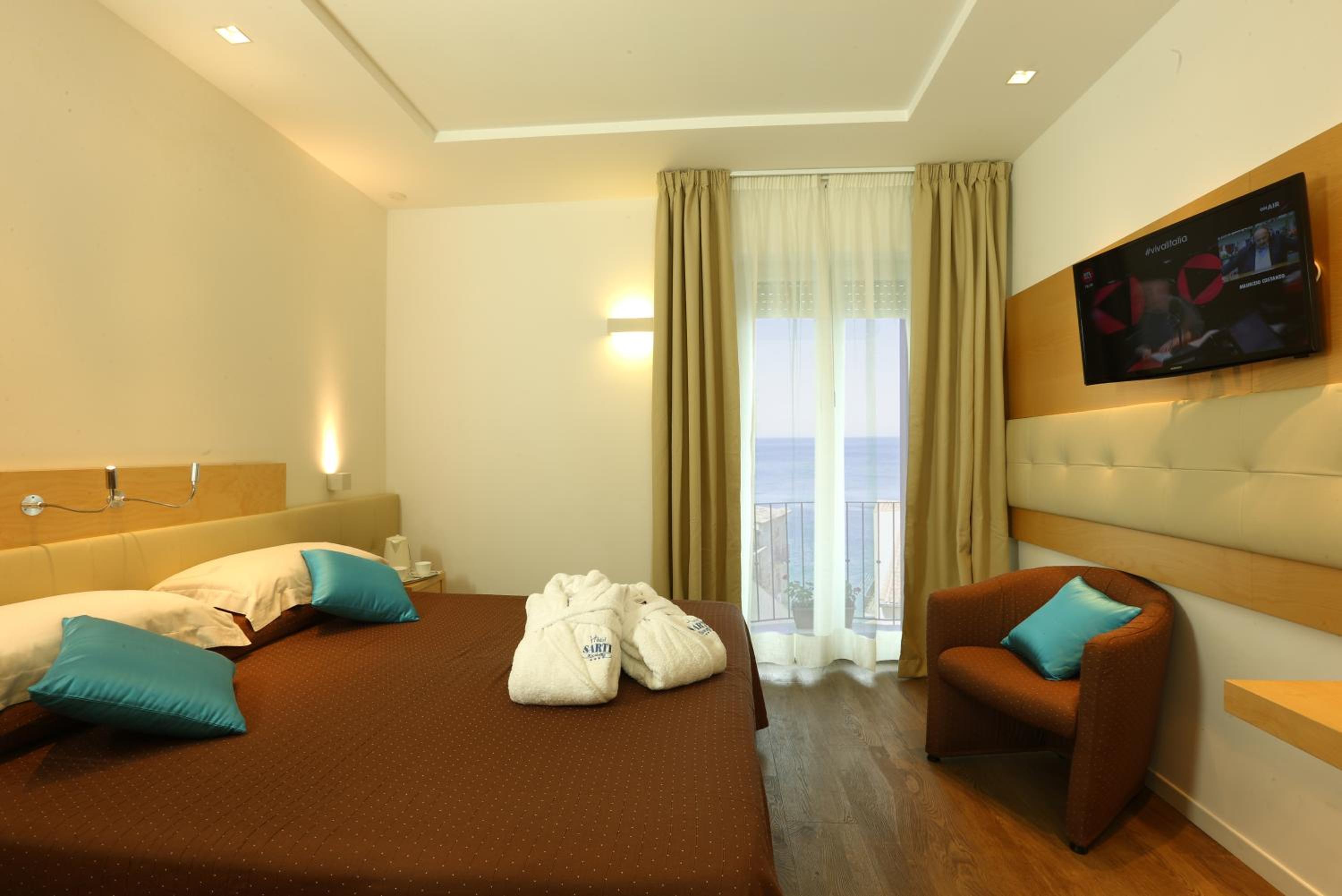 Superior Double or Twin Room with Sea View - Photo 6
