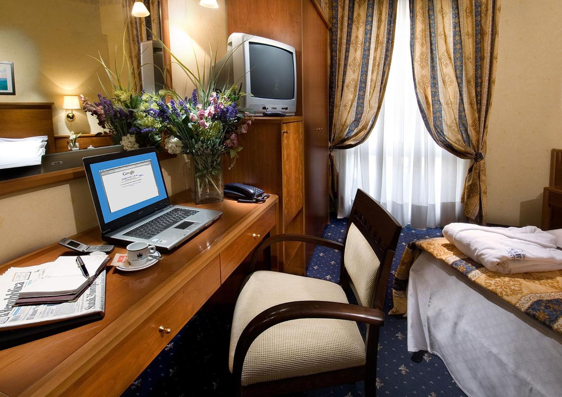 Standard Double or Twin Room with Sea View - Photo 1