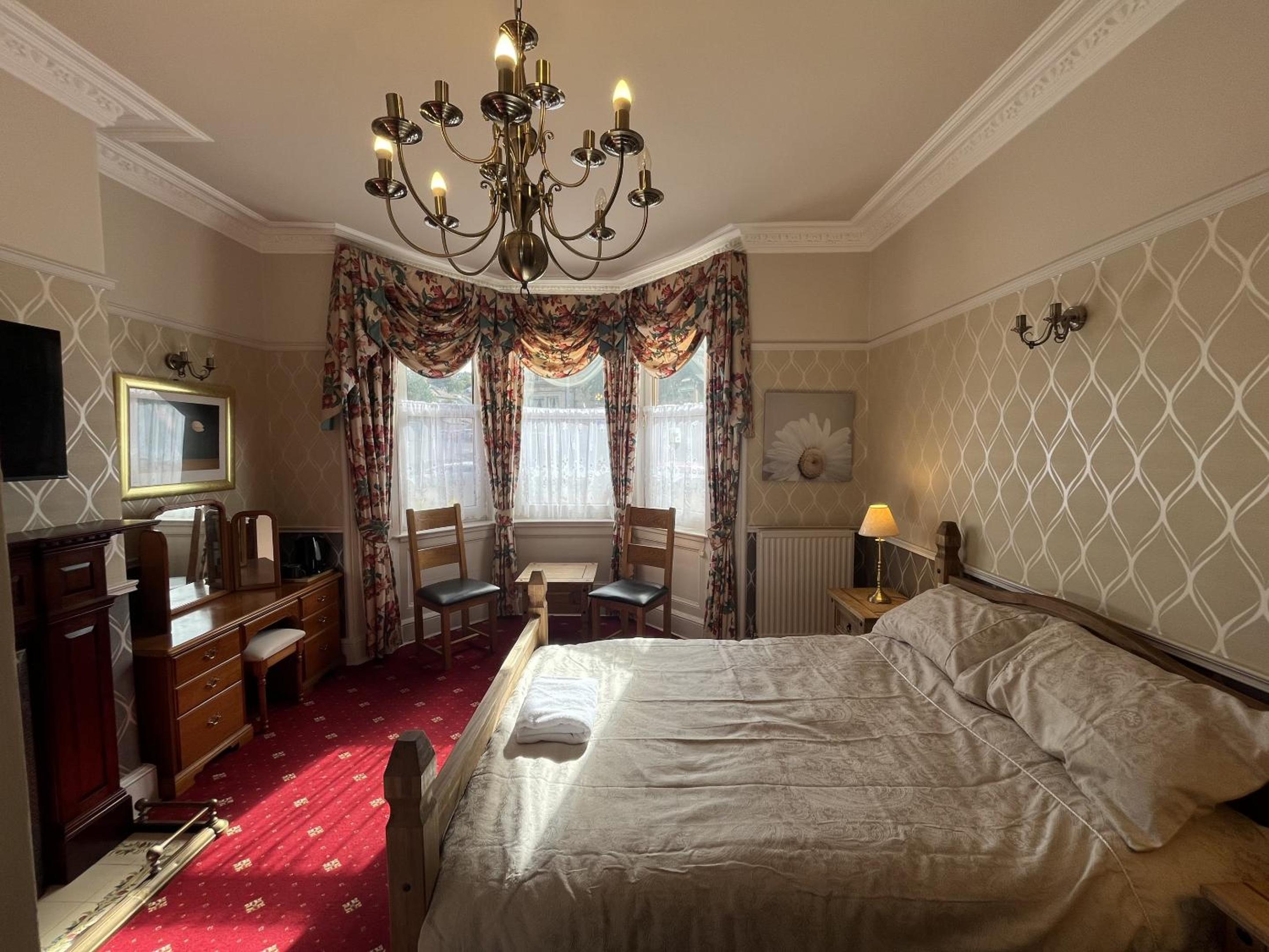 Double Room with Private Bathroom - Photo 4