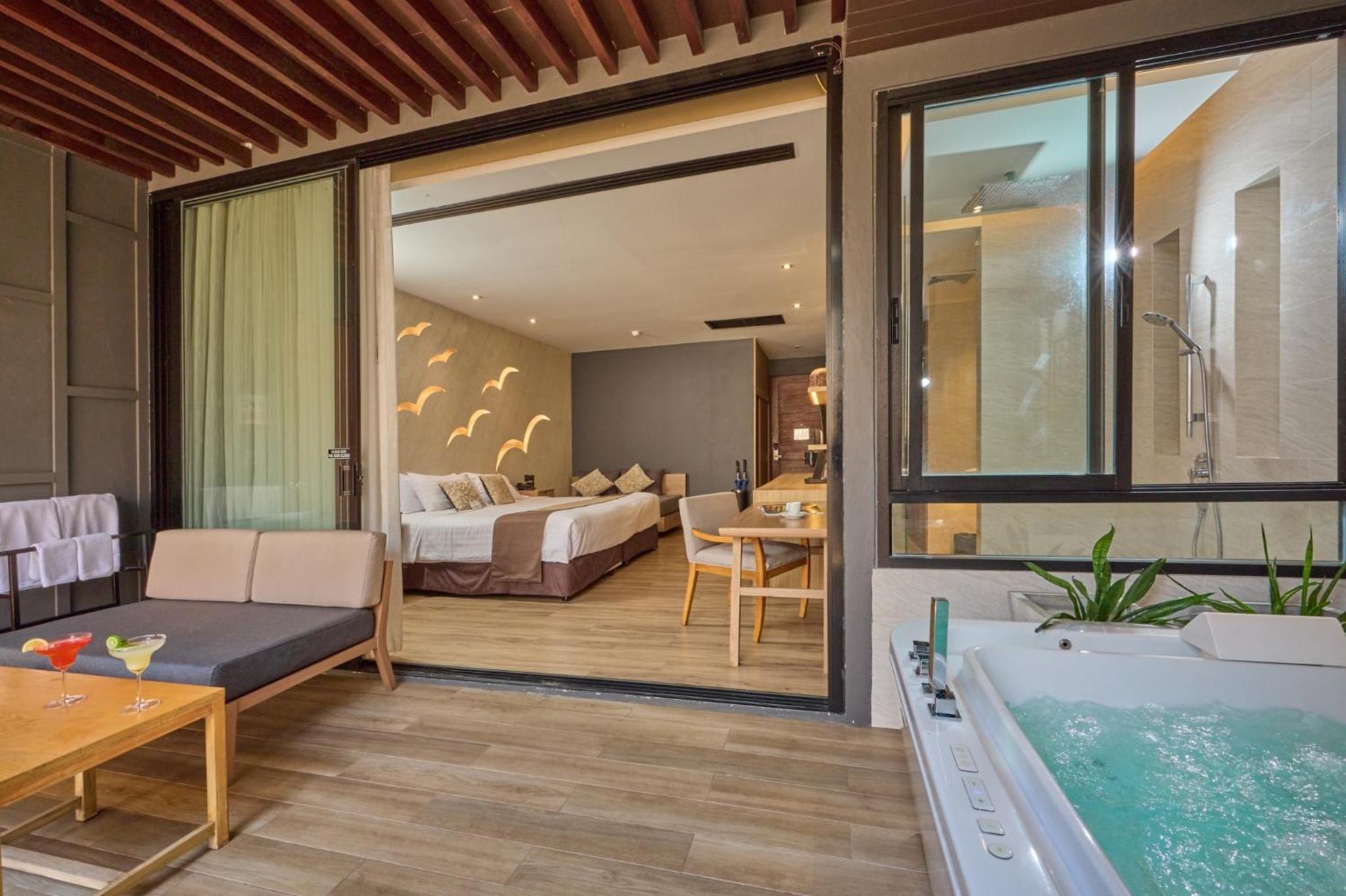 Jacuzzi Suite