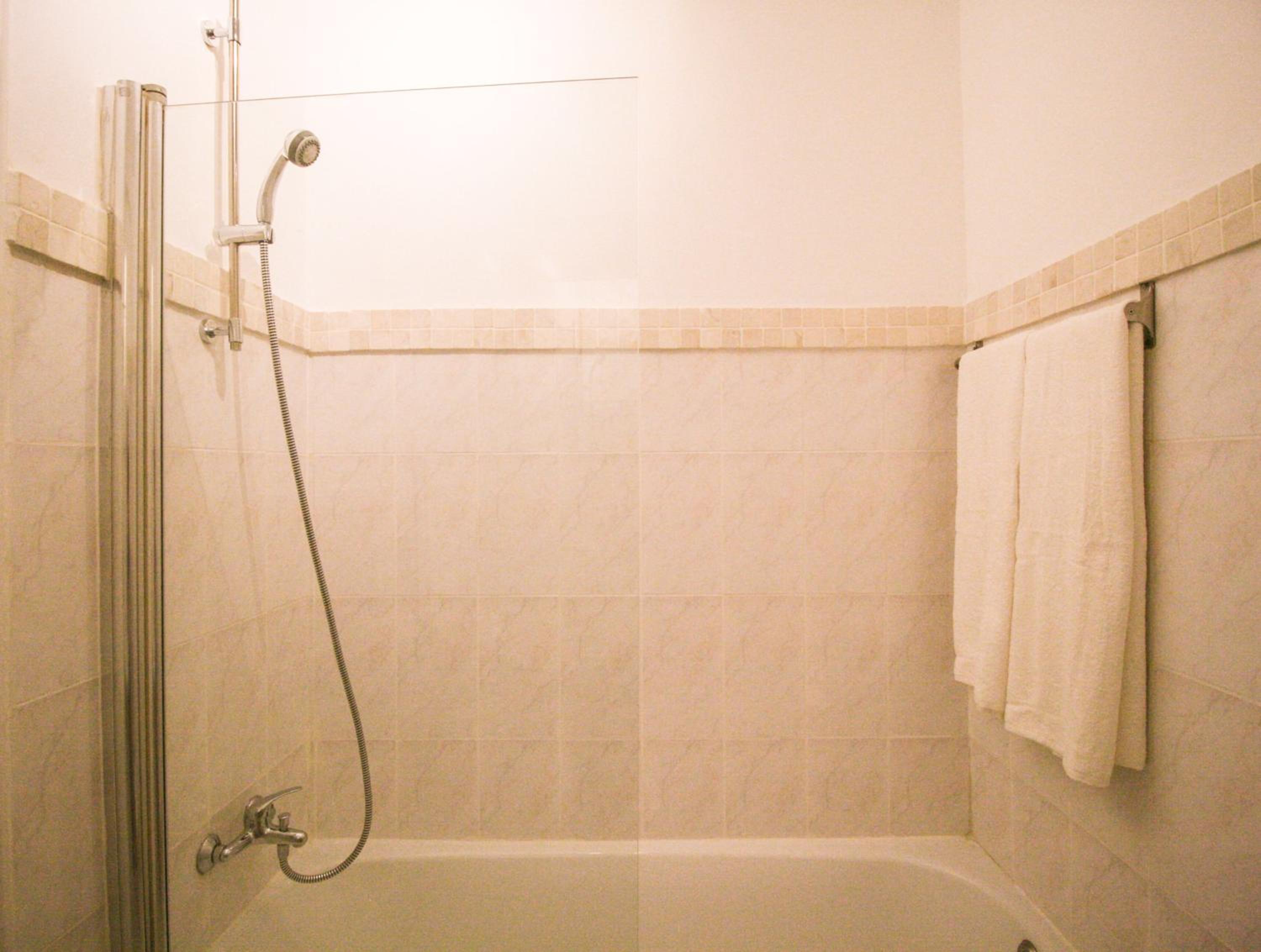 Double Room with Shared Bathroom photo 3