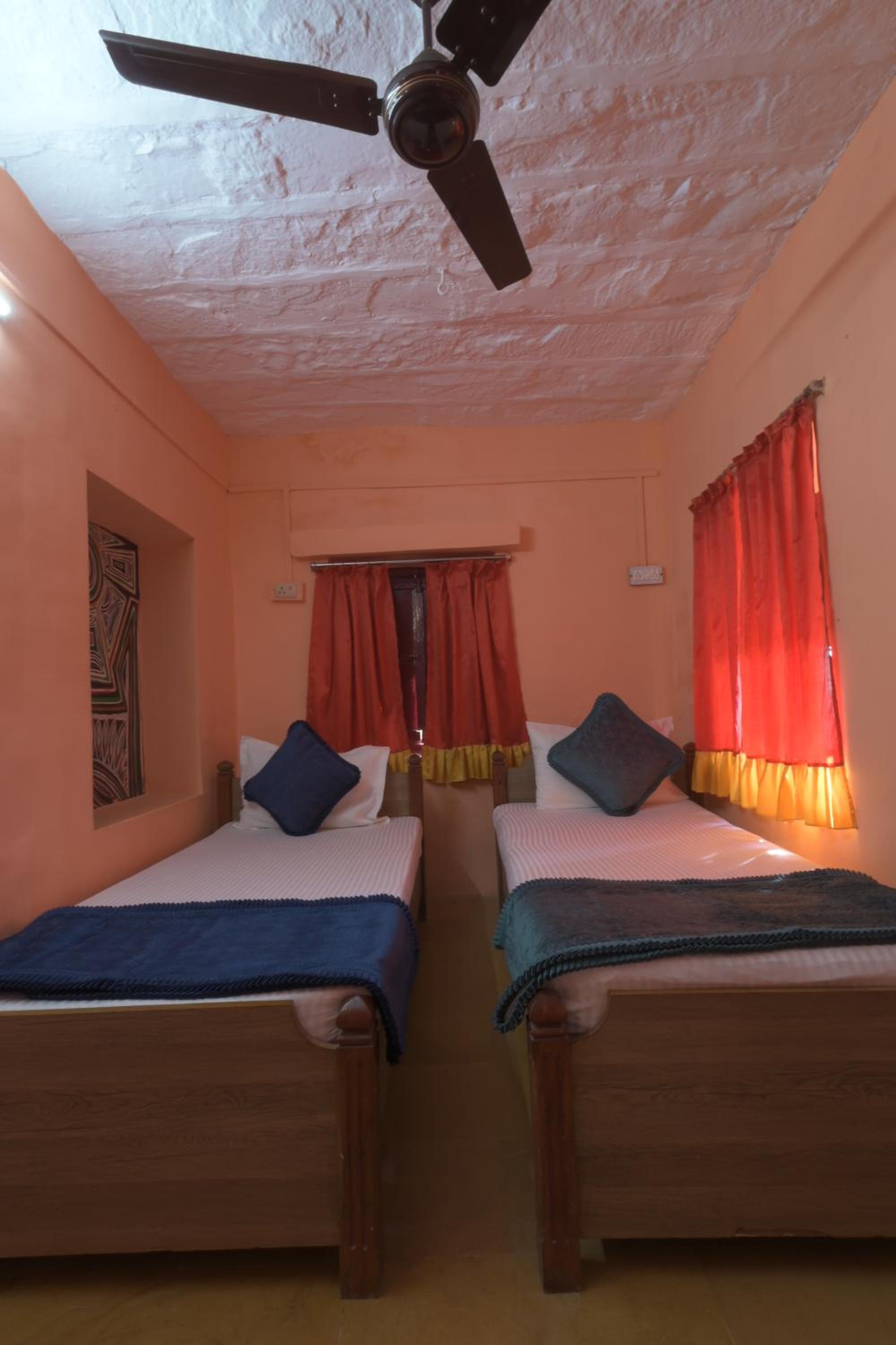 Standard Double Room - Photo 9