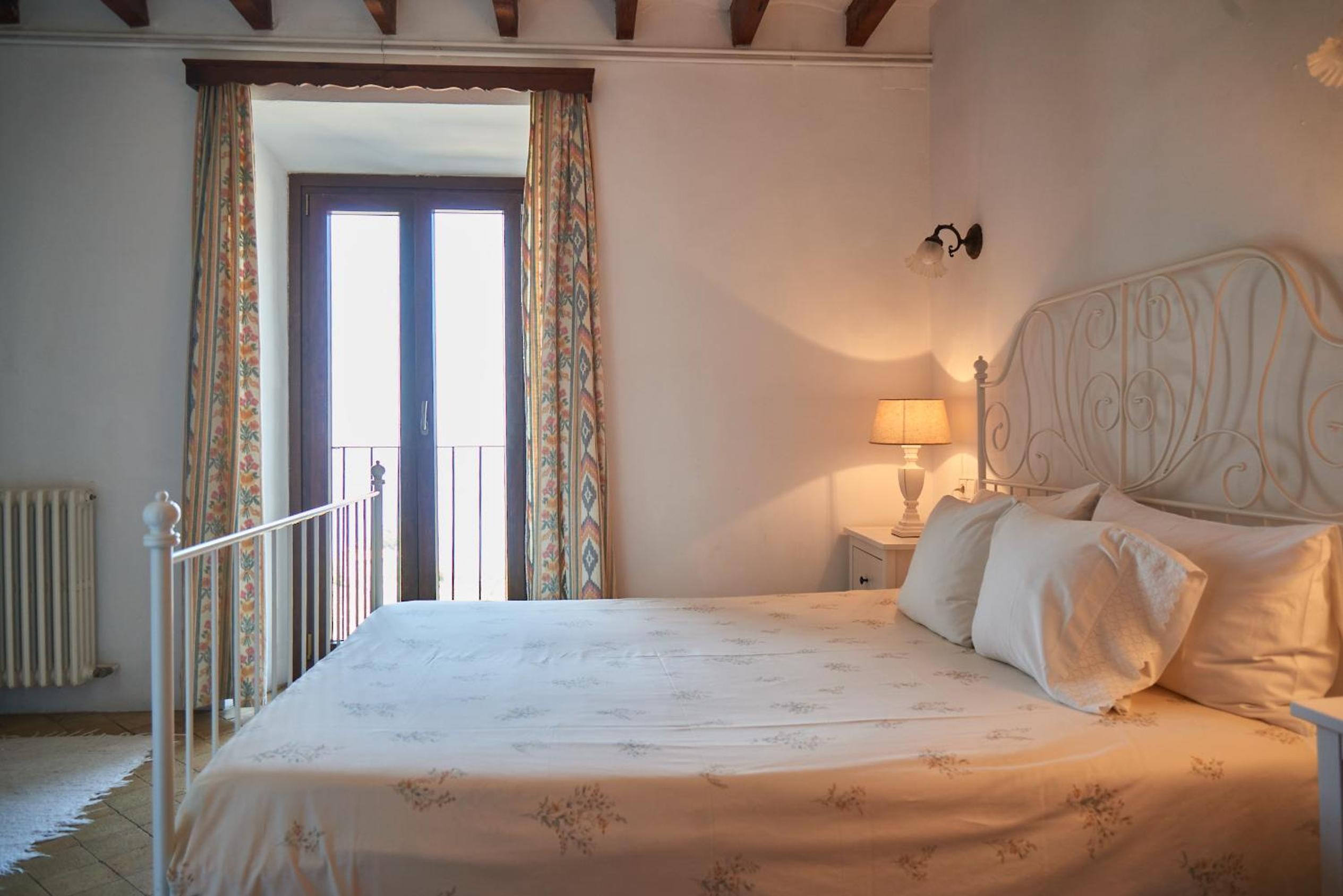 Double Room with Sea View (Large or Short Window)